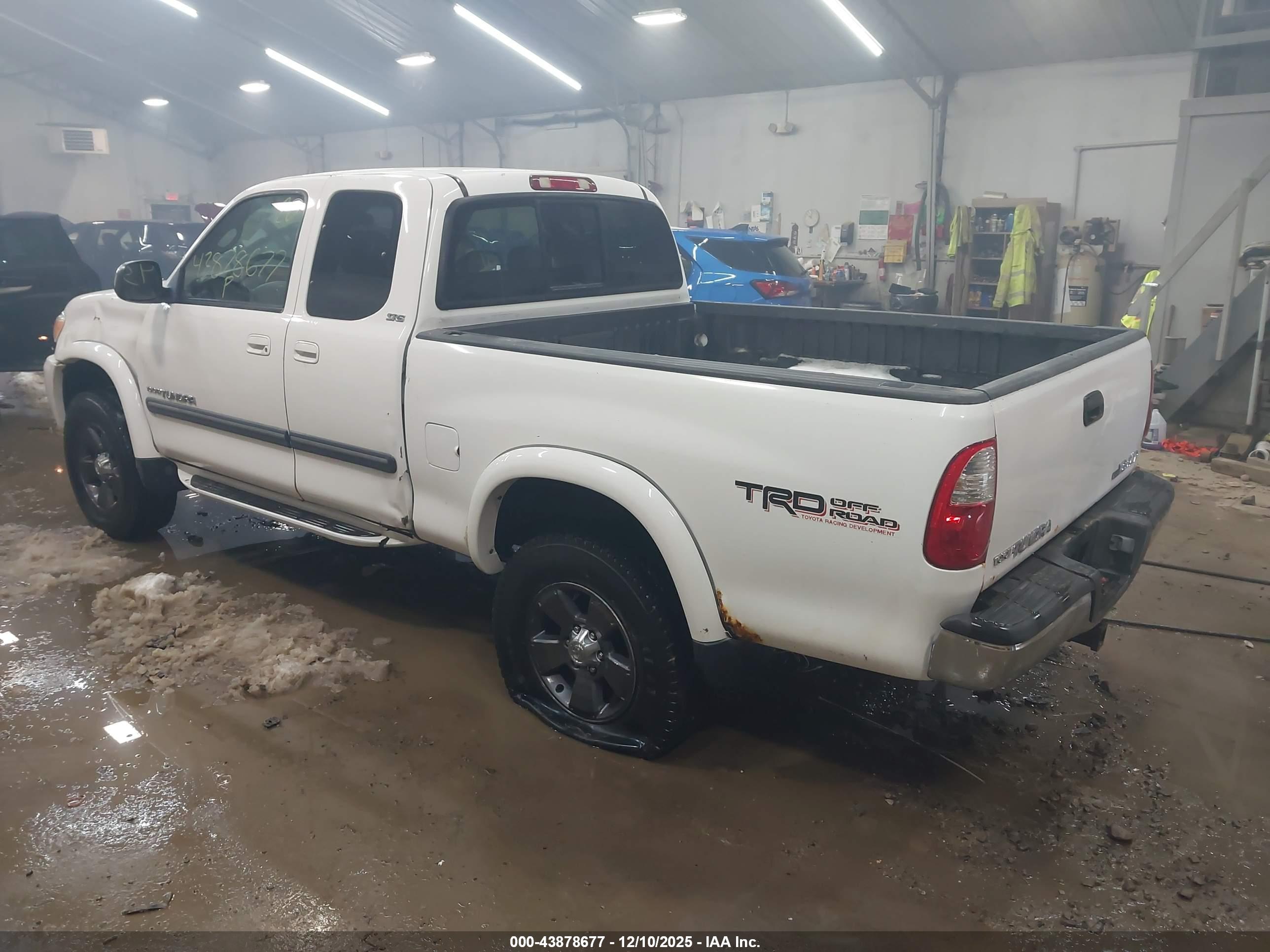 TOYOTA TUNDRA image 3