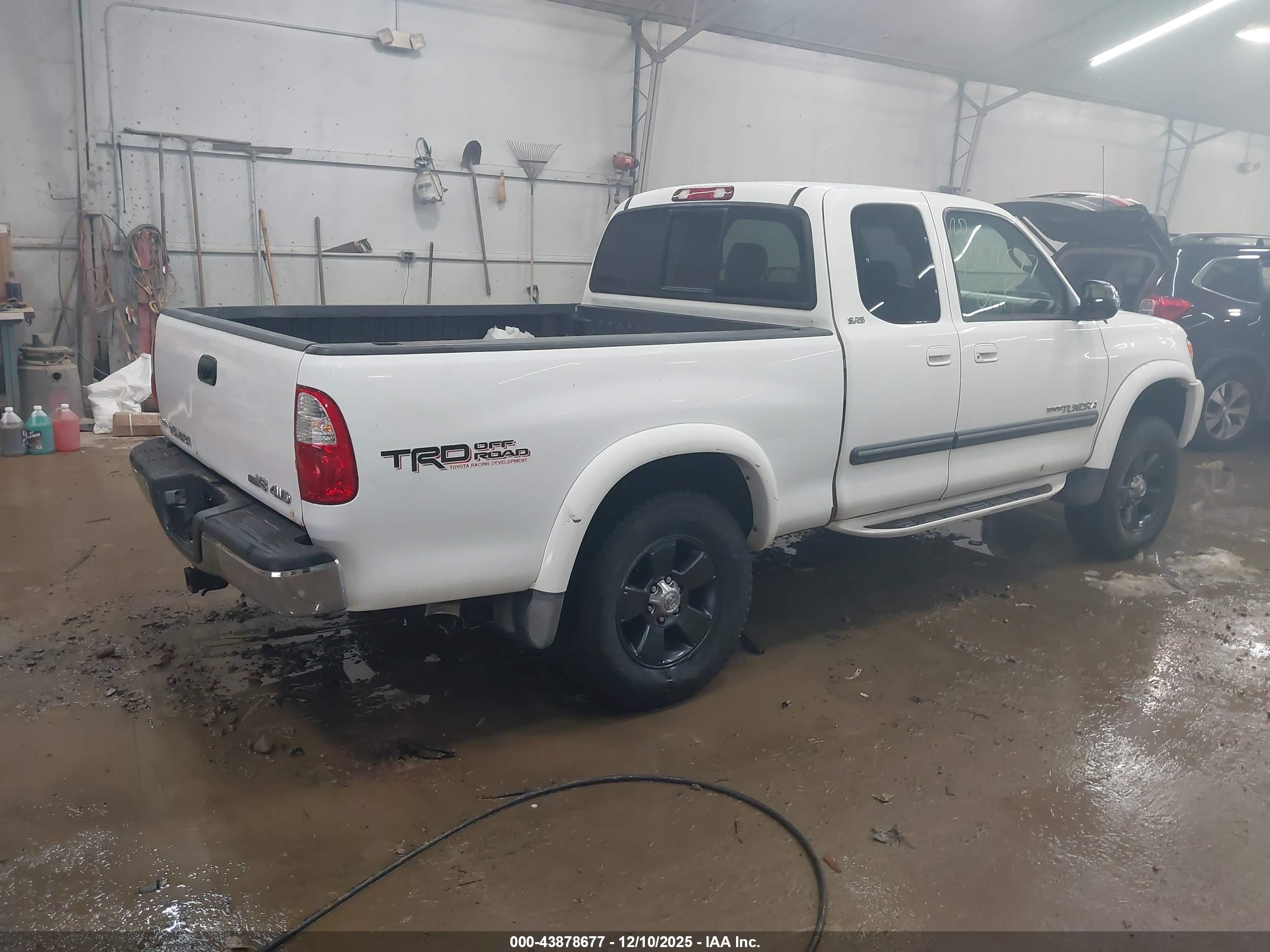 TOYOTA TUNDRA image 4