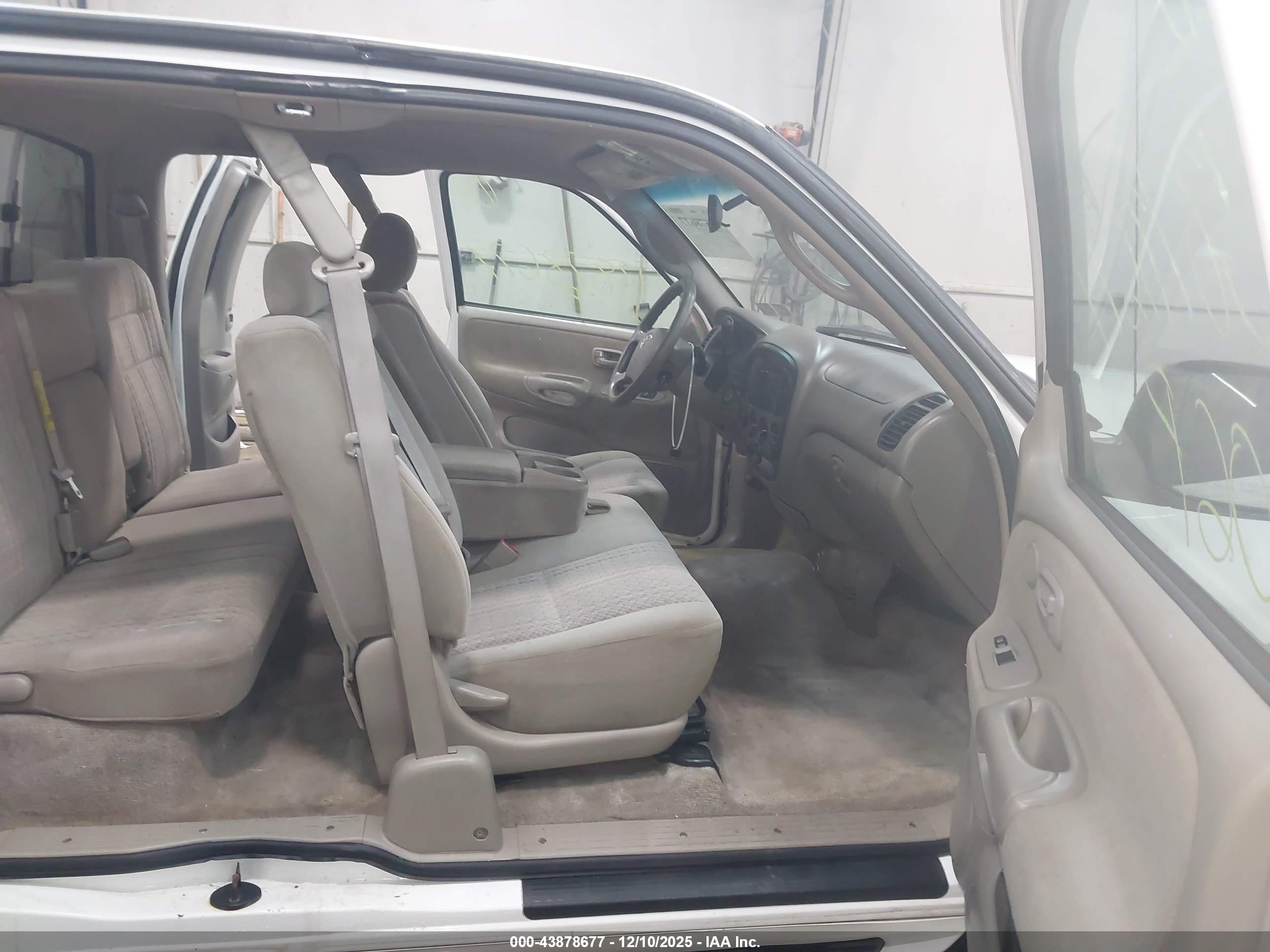 TOYOTA TUNDRA image 5
