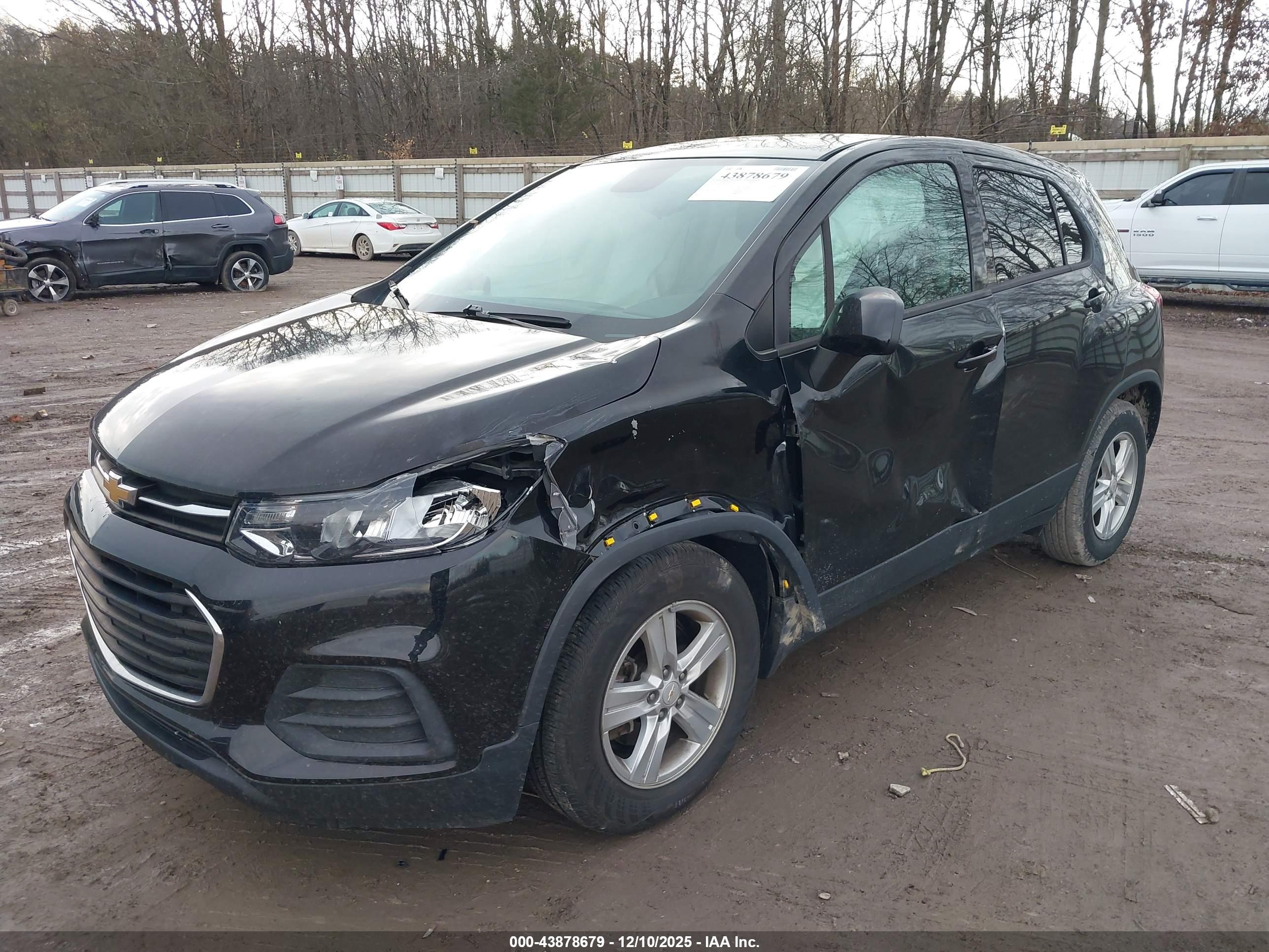 CHEVROLET TRAX image 2