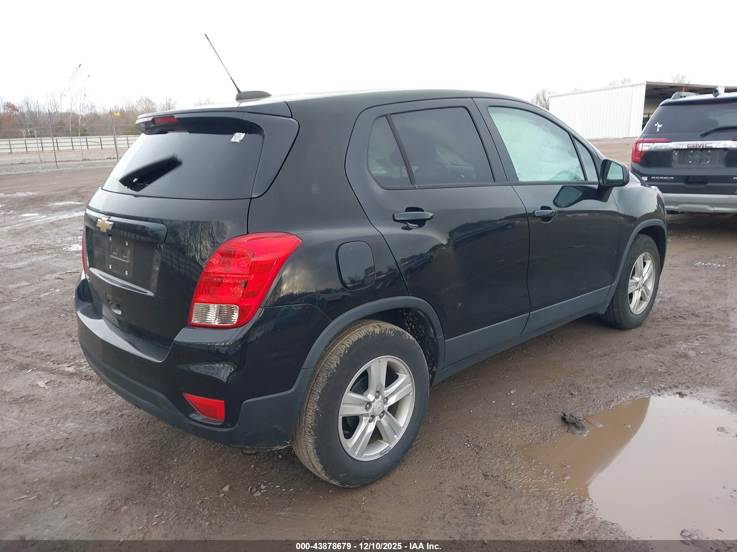CHEVROLET TRAX image 4