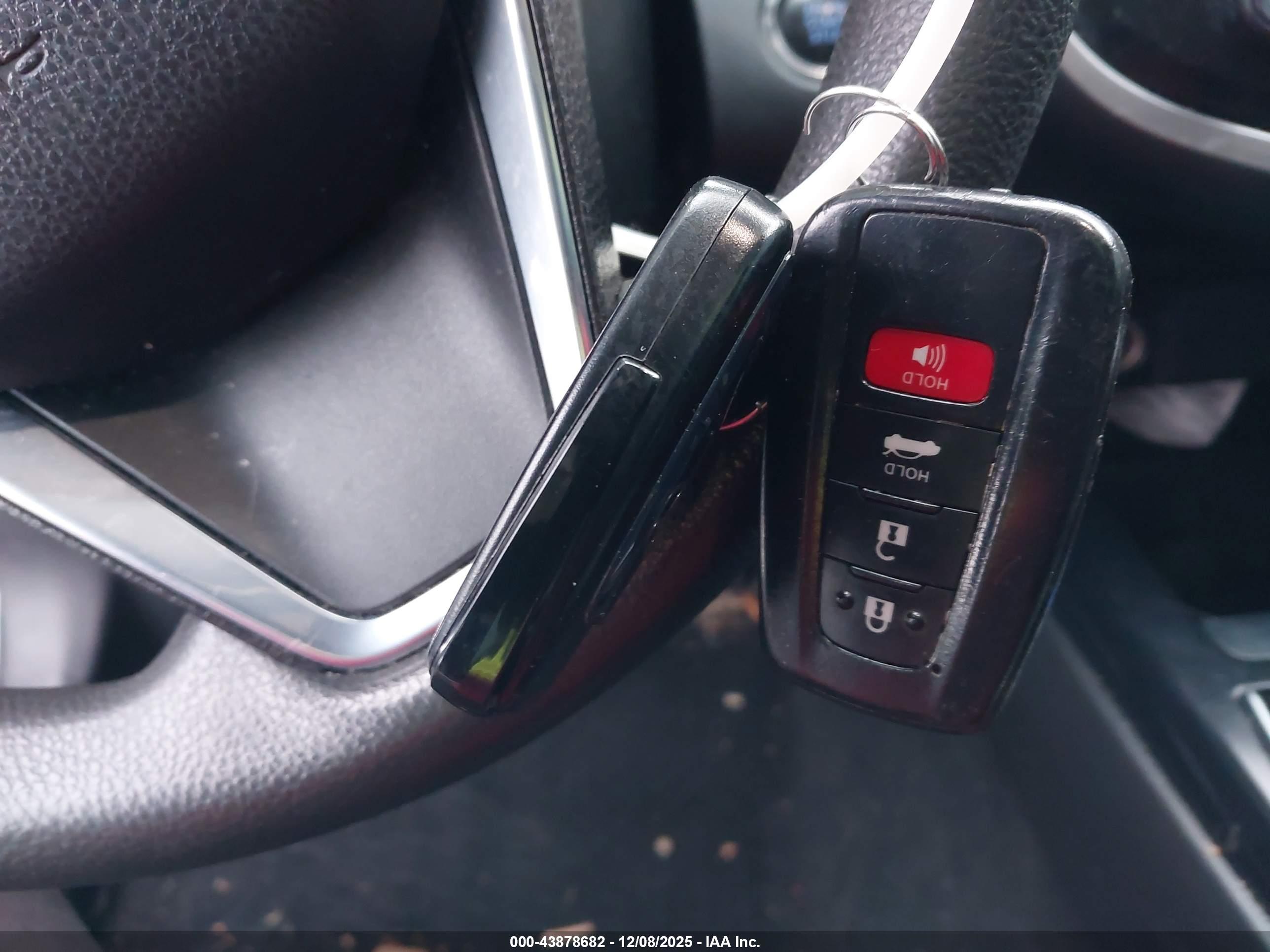 TOYOTA CAMRY image 11