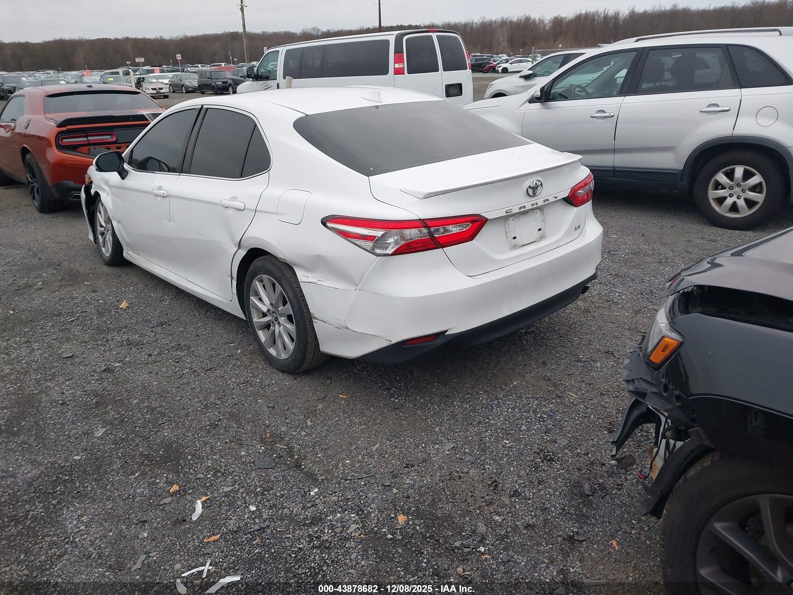 TOYOTA CAMRY image 3