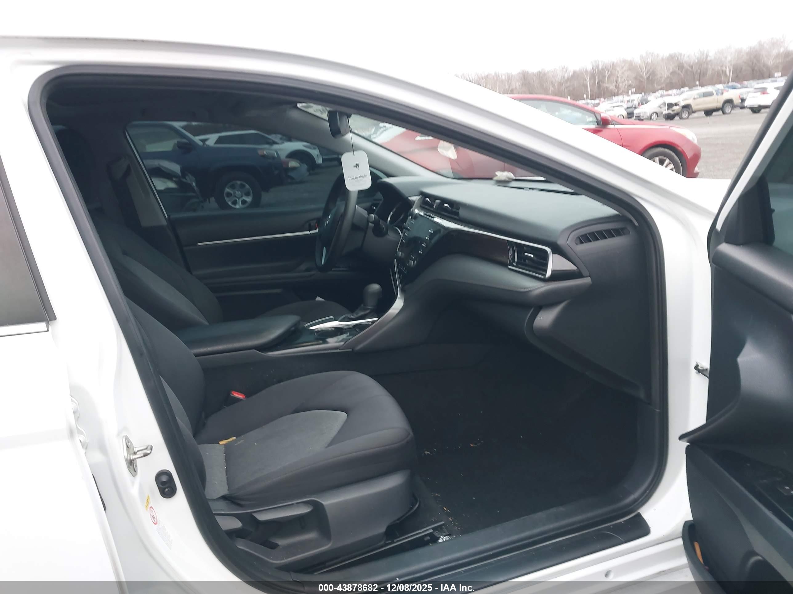 TOYOTA CAMRY image 5