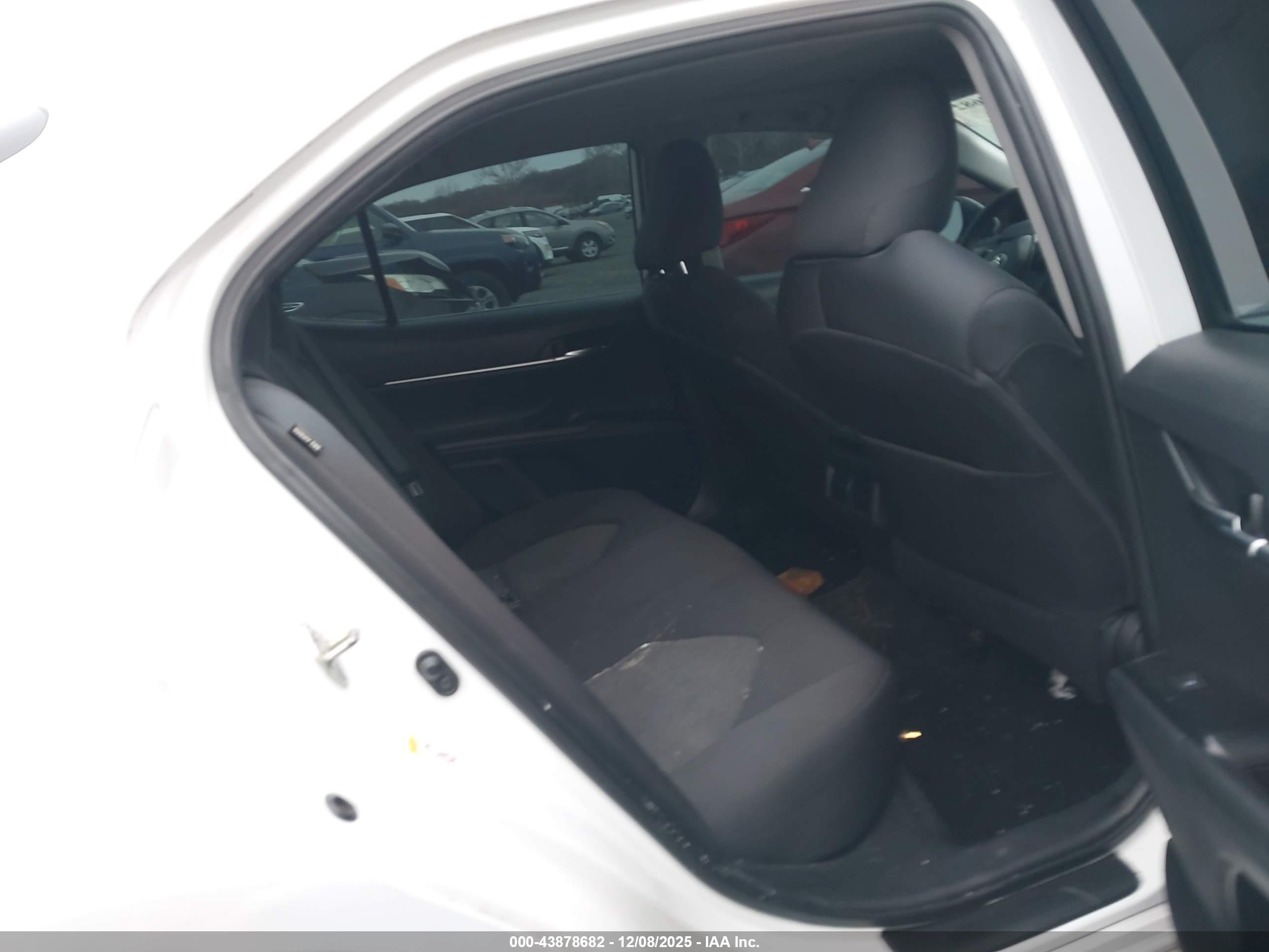 TOYOTA CAMRY image 8