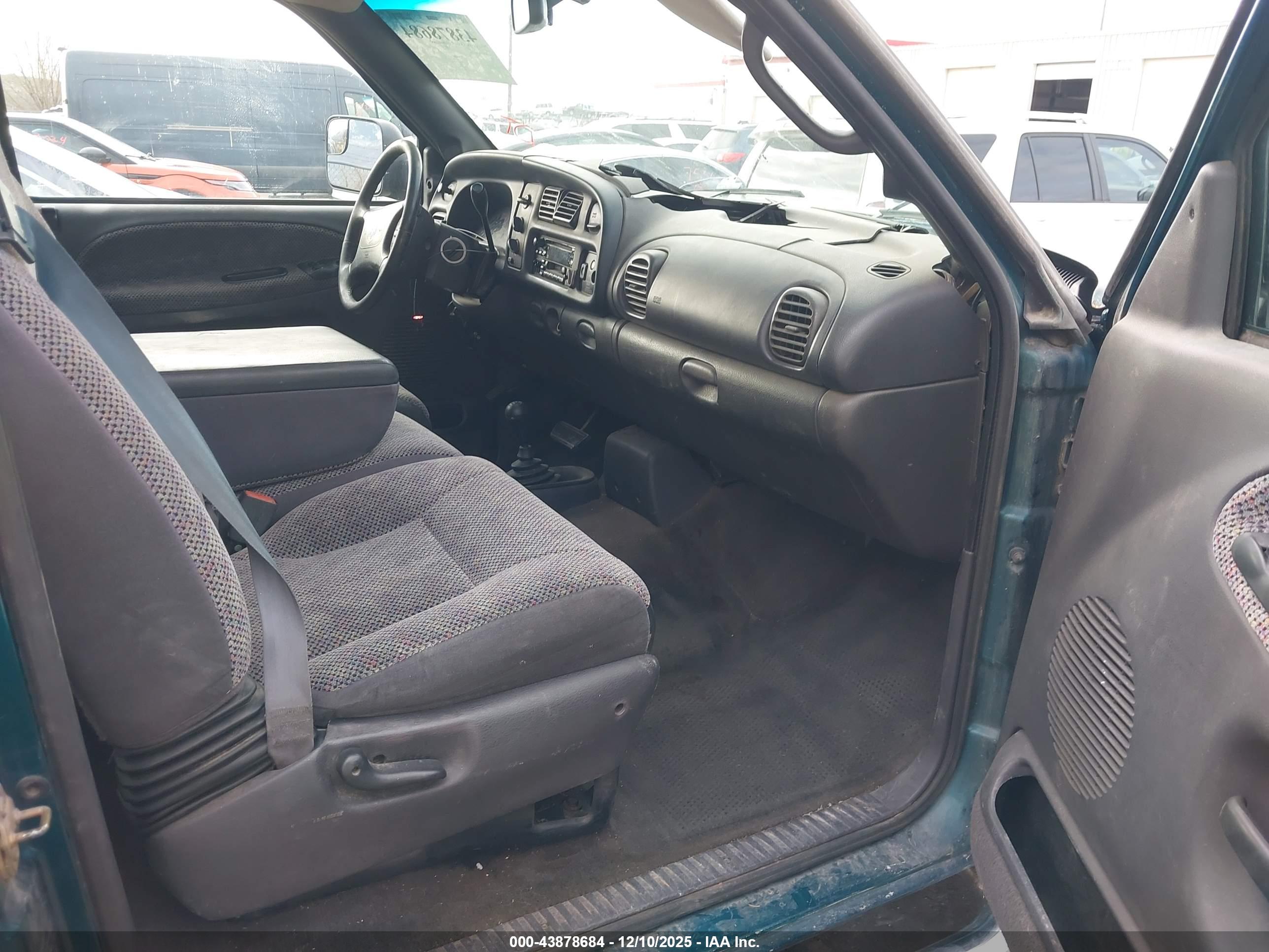DODGE RAM image 5