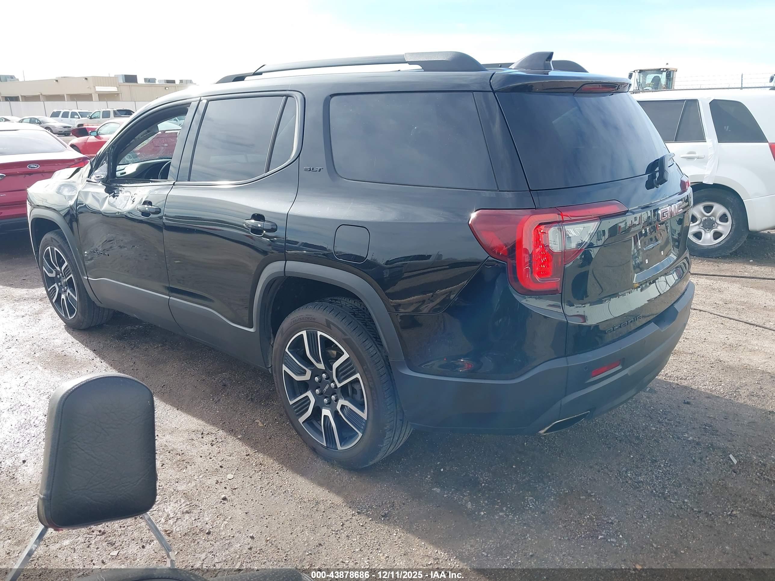 GMC ACADIA image 3