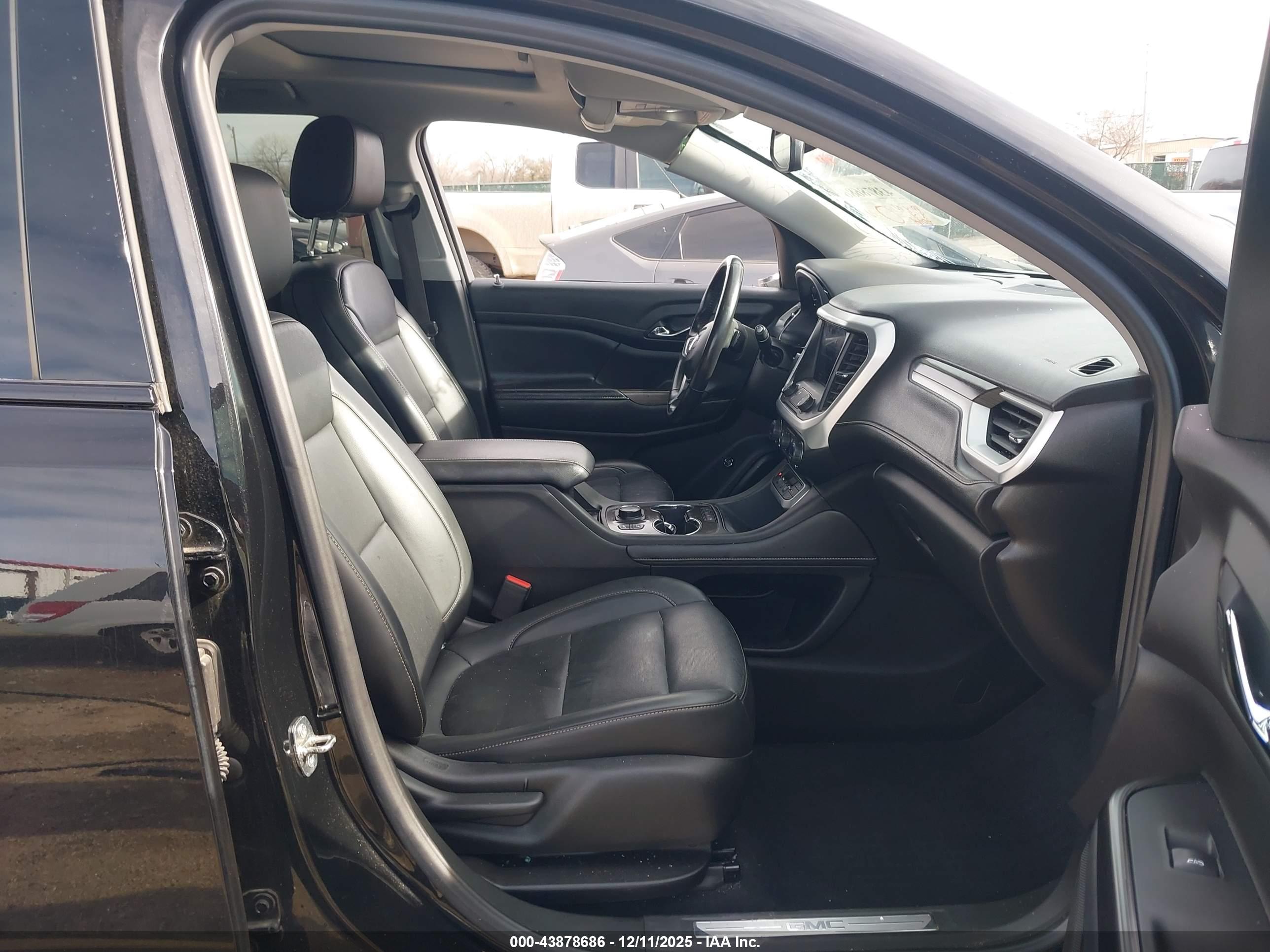GMC ACADIA image 5