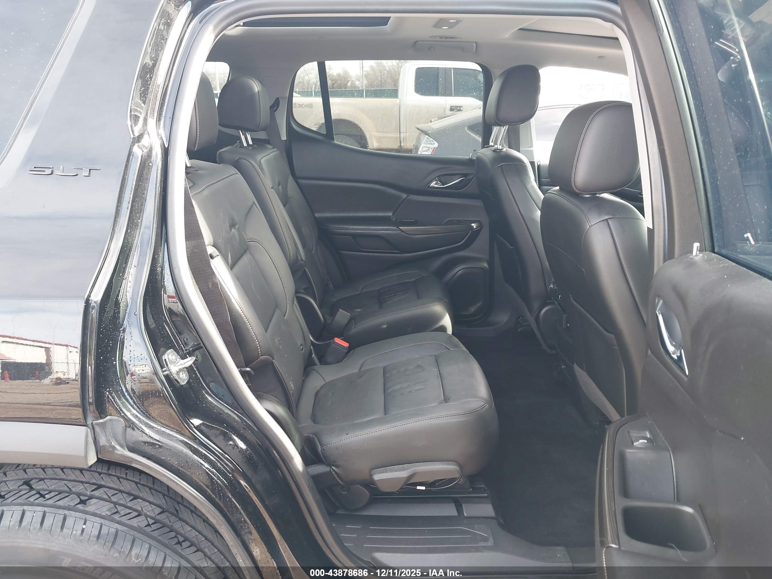 GMC ACADIA image 8
