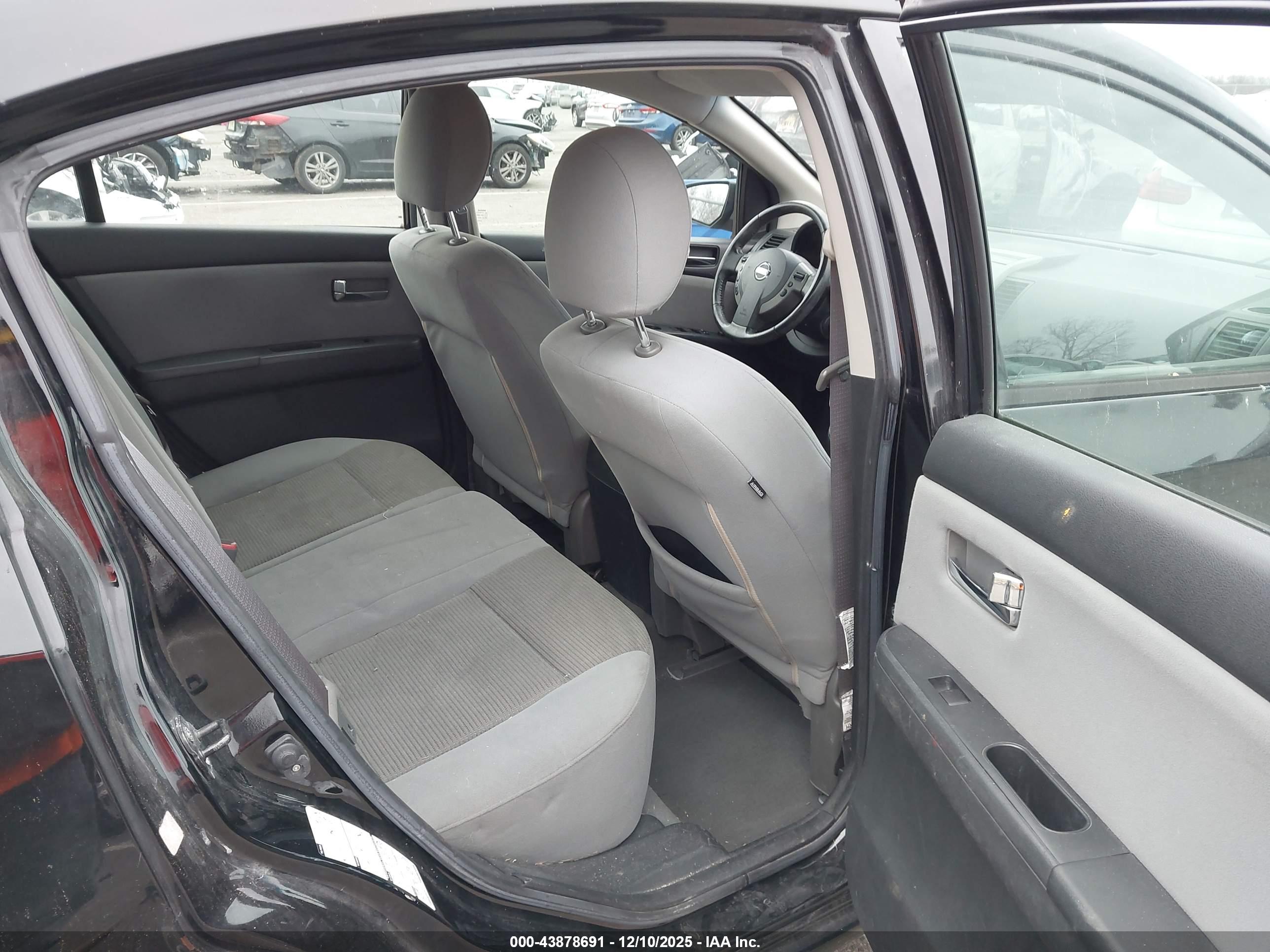 NISSAN SENTRA image 8