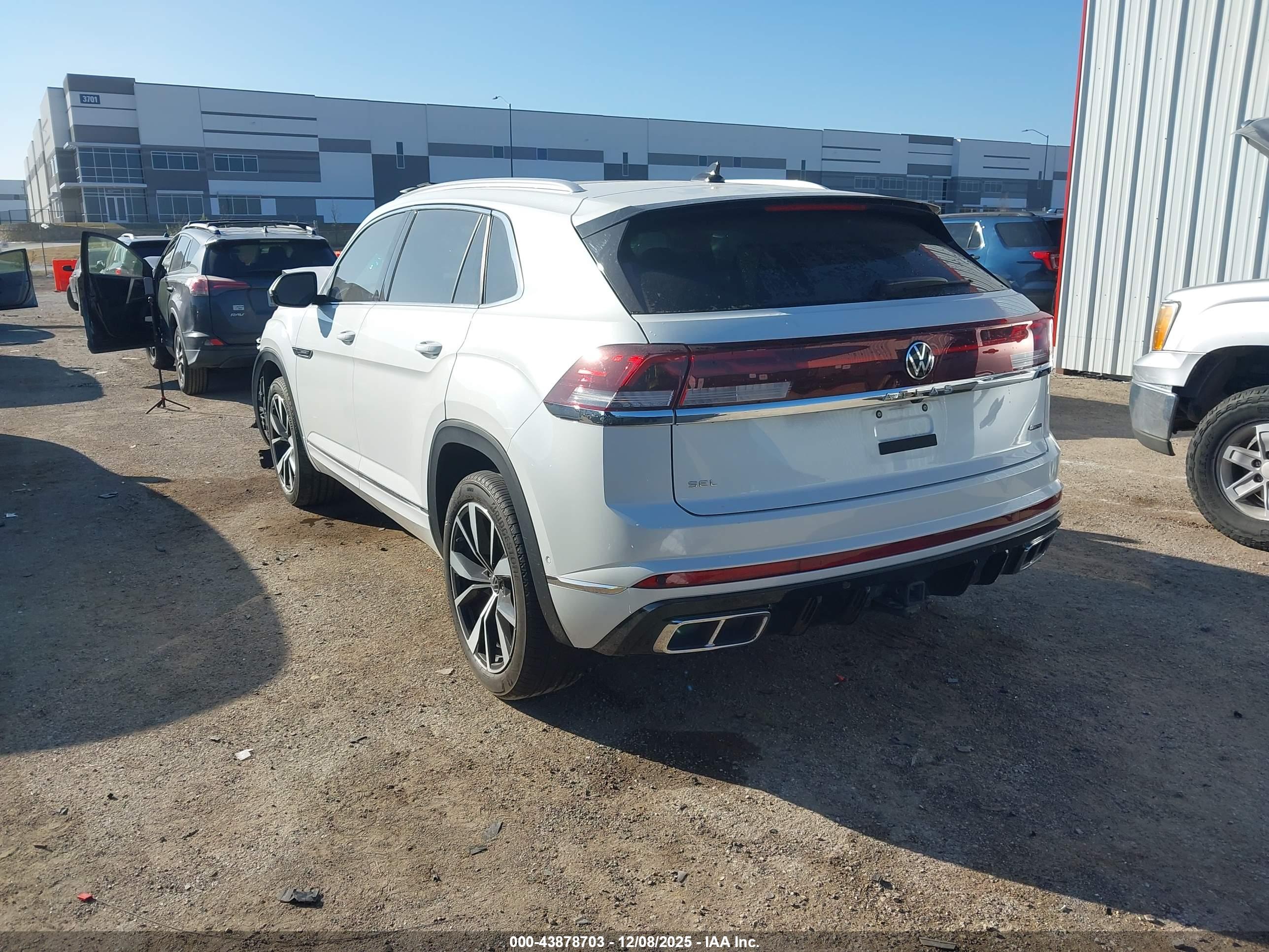 VOLKSWAGEN ATLAS image 3