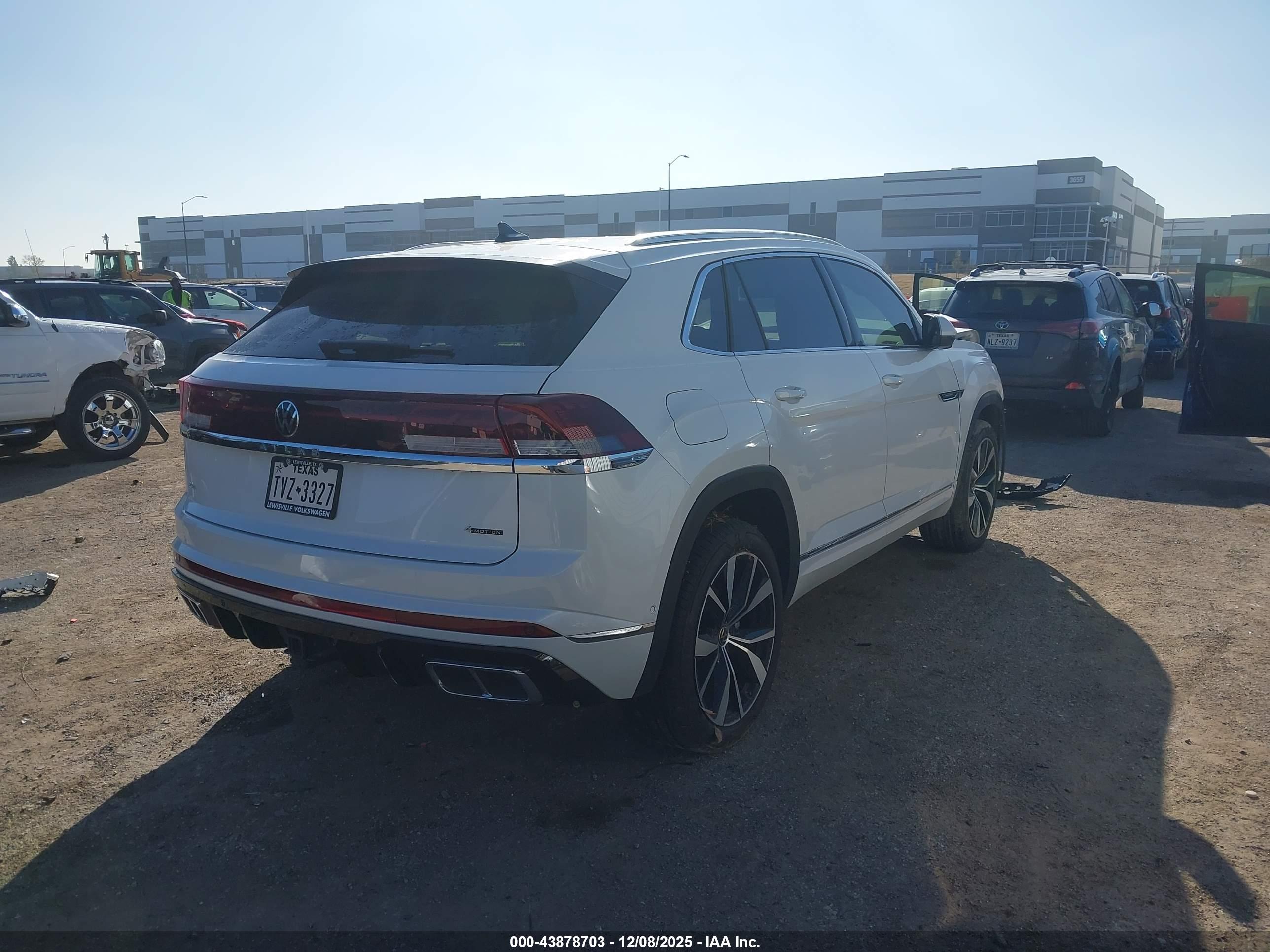 VOLKSWAGEN ATLAS image 4