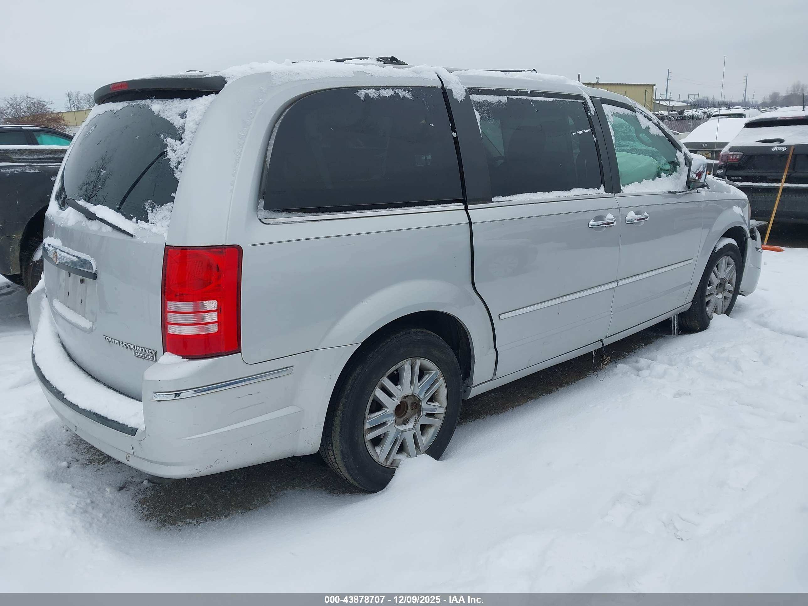CHRYSLER TOWN image 4