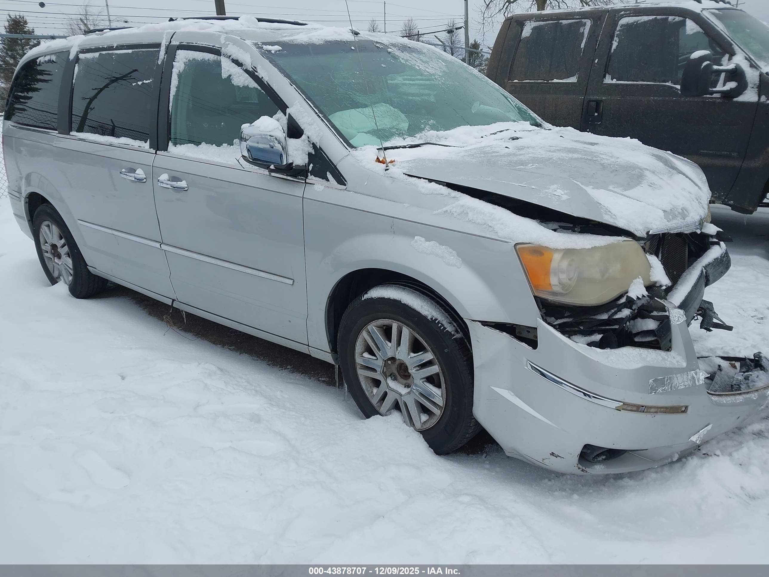 CHRYSLER TOWN image 5