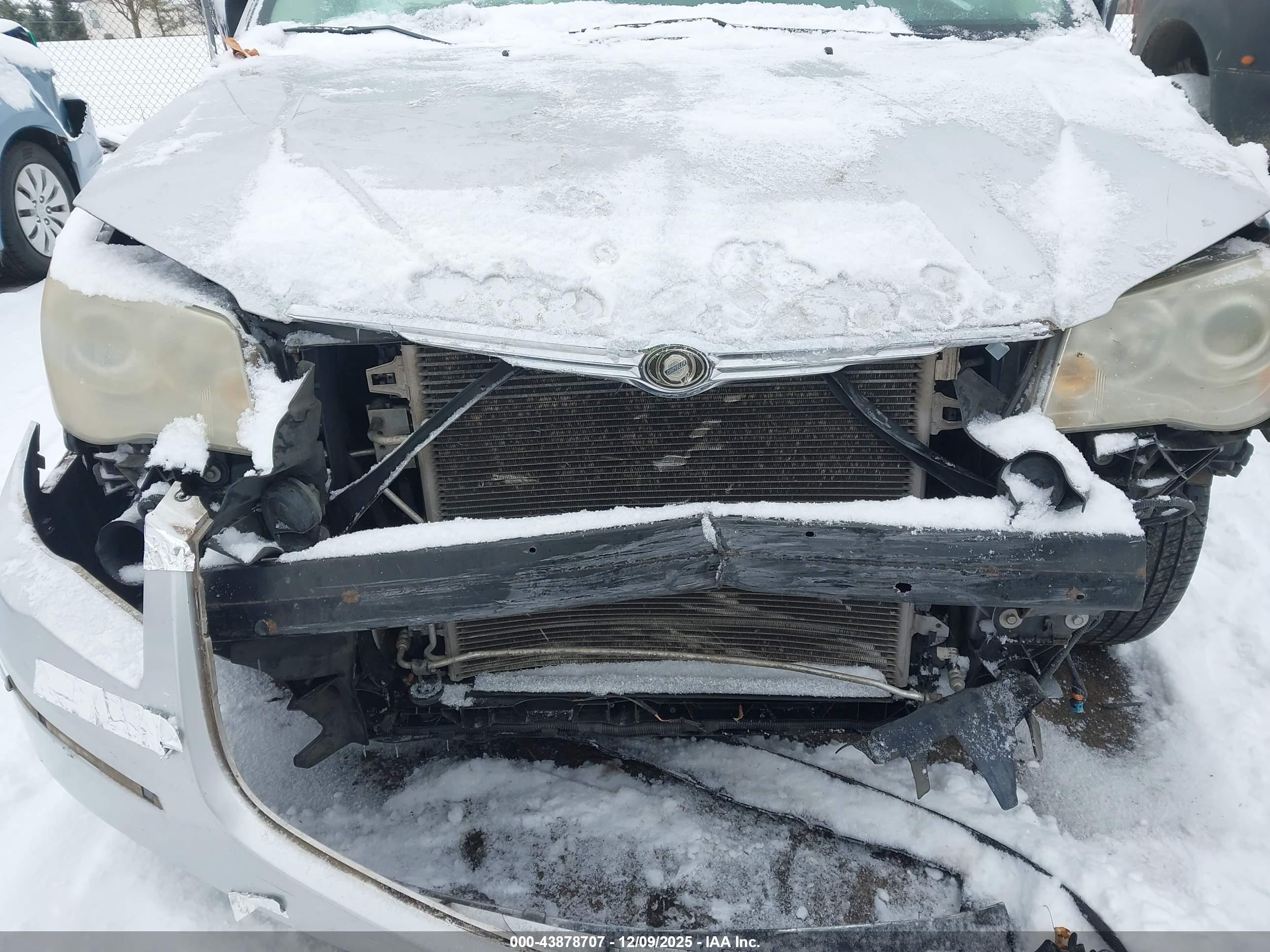 CHRYSLER TOWN image 6