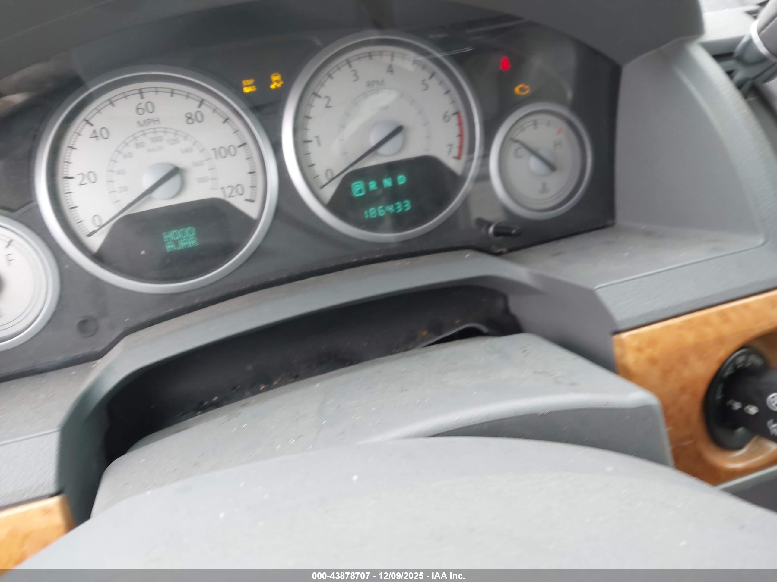 CHRYSLER TOWN image 7