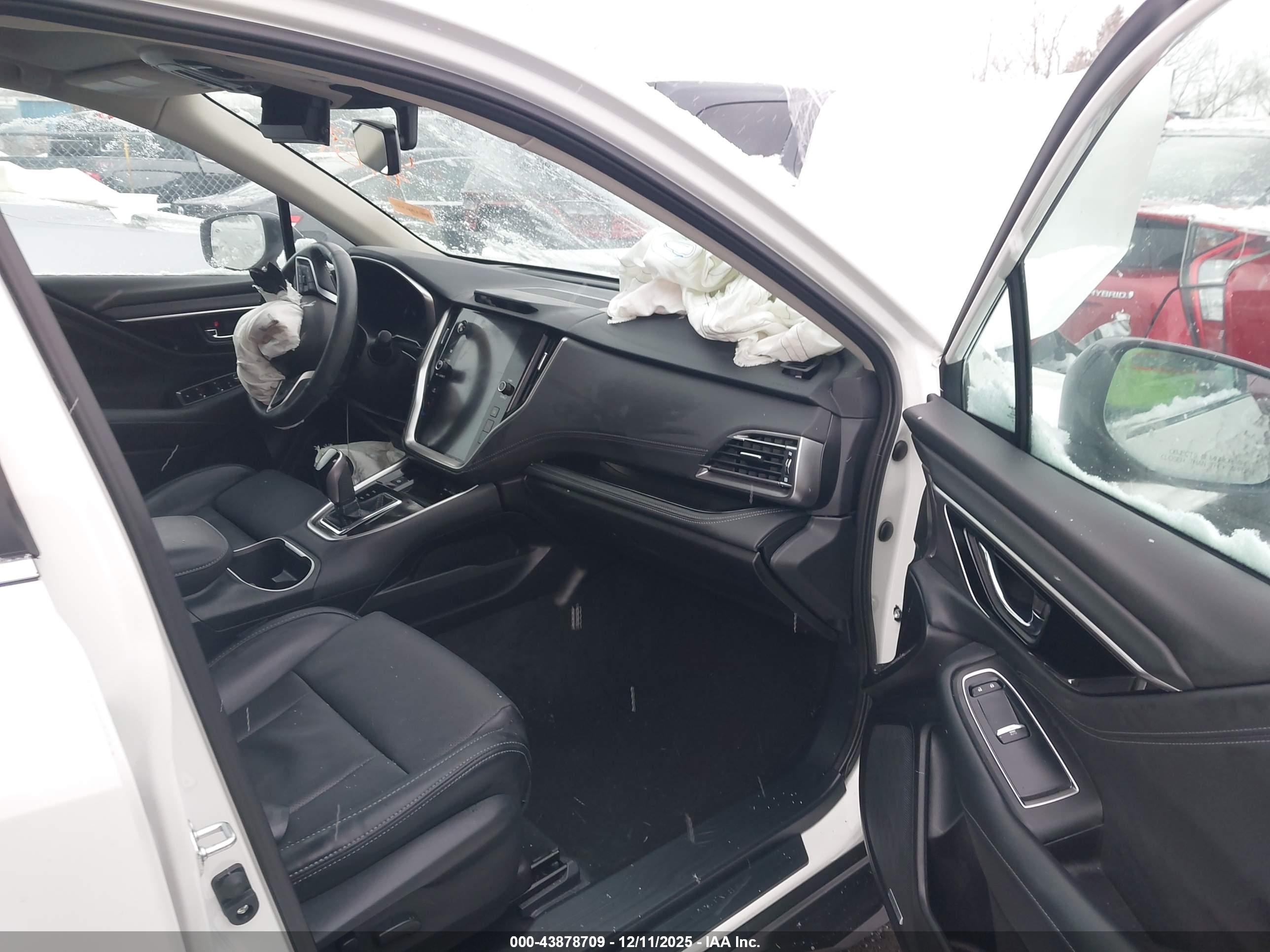 SUBARU OUTBACK image 5
