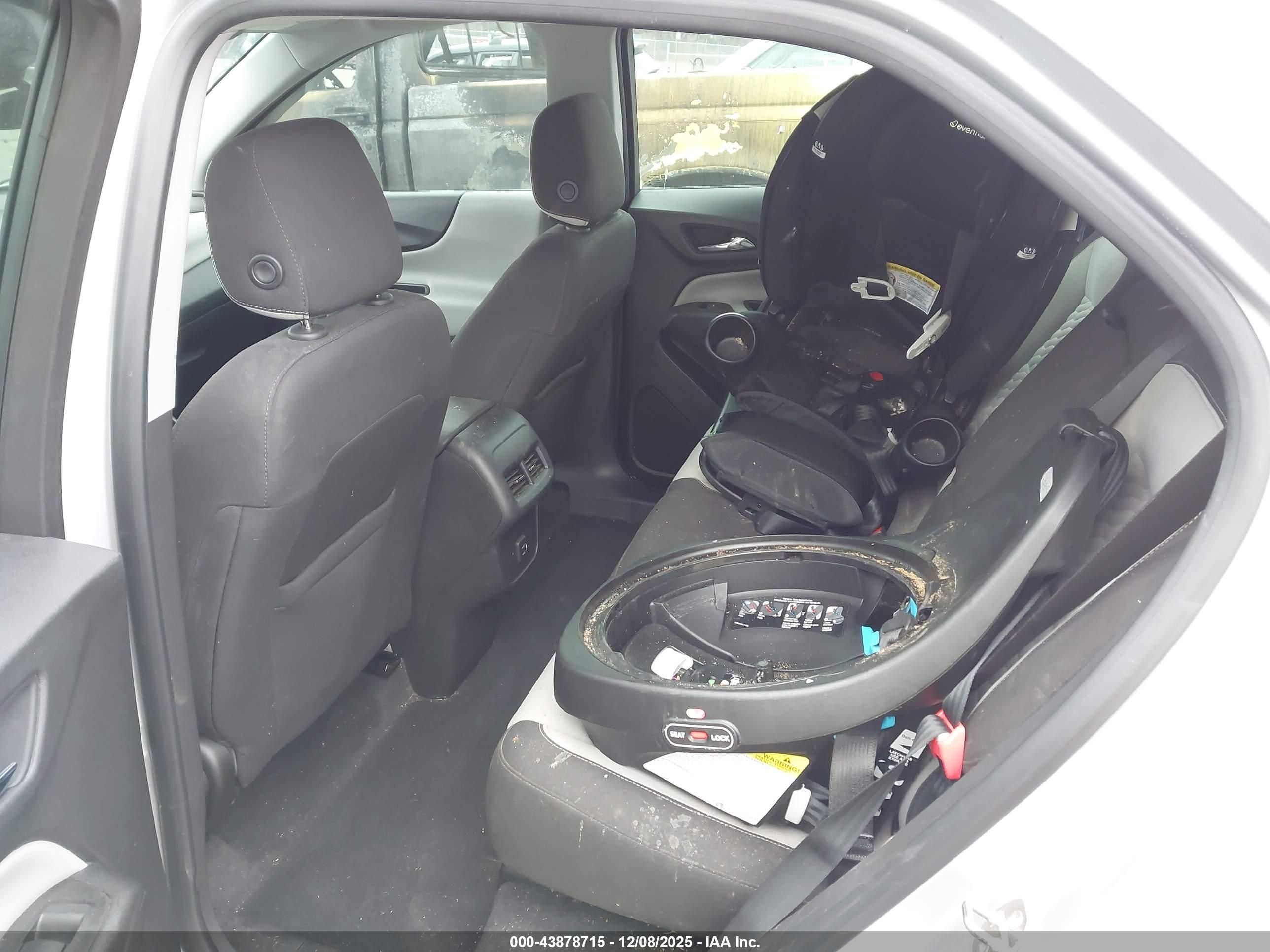 CHEVROLET EQUINOX image 8