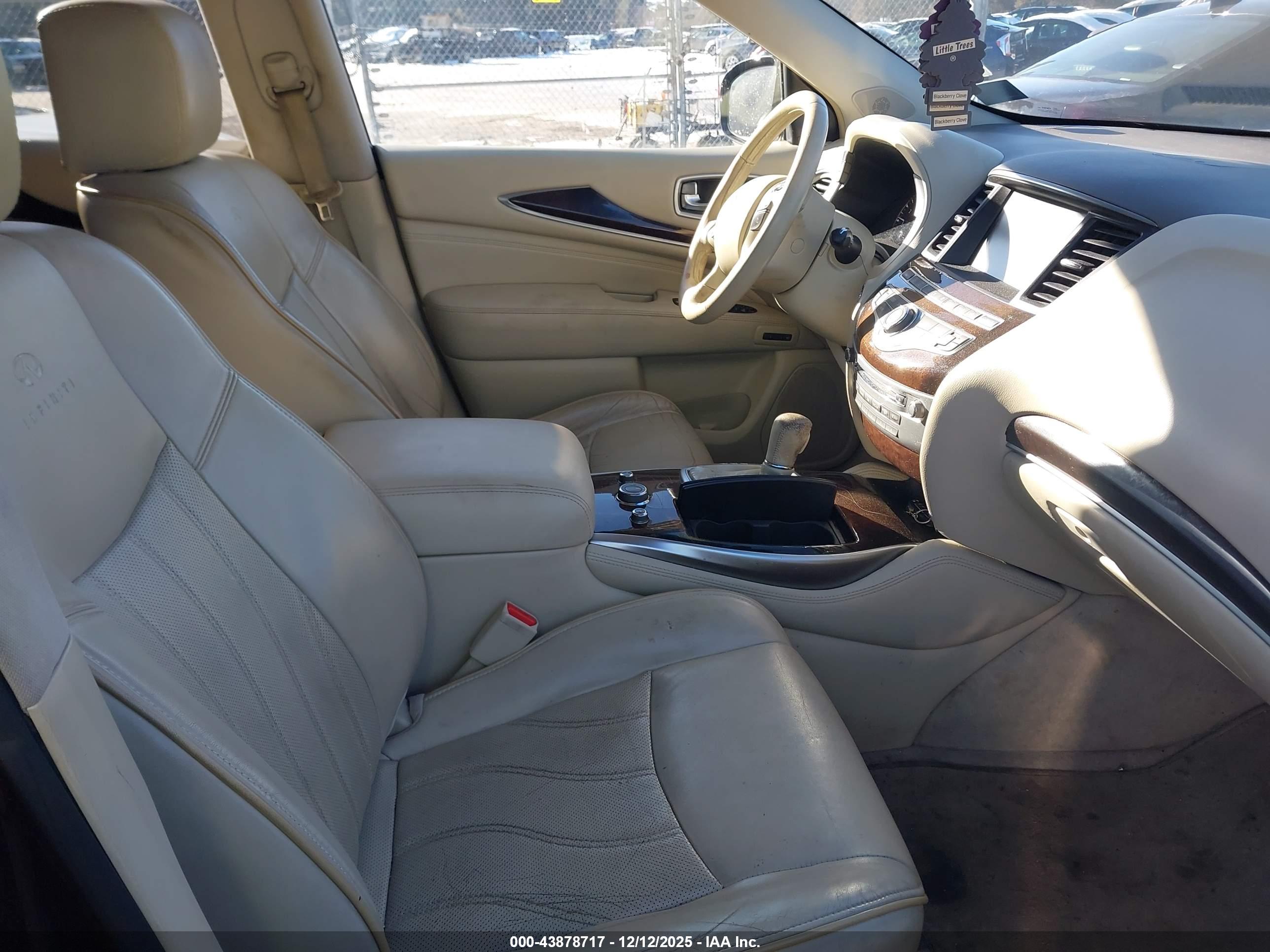 INFINITI JX35 image 5
