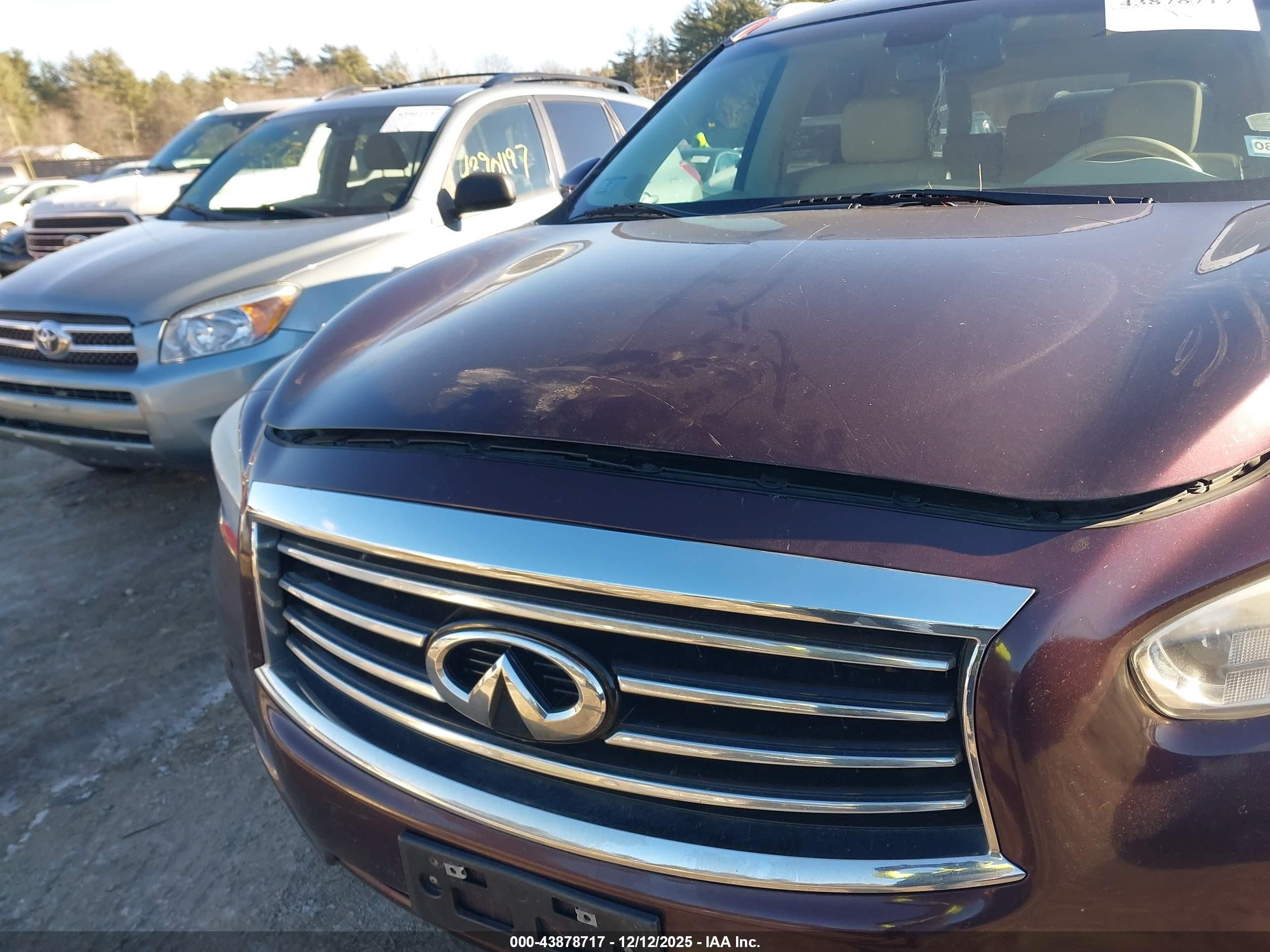 INFINITI JX35 image 6
