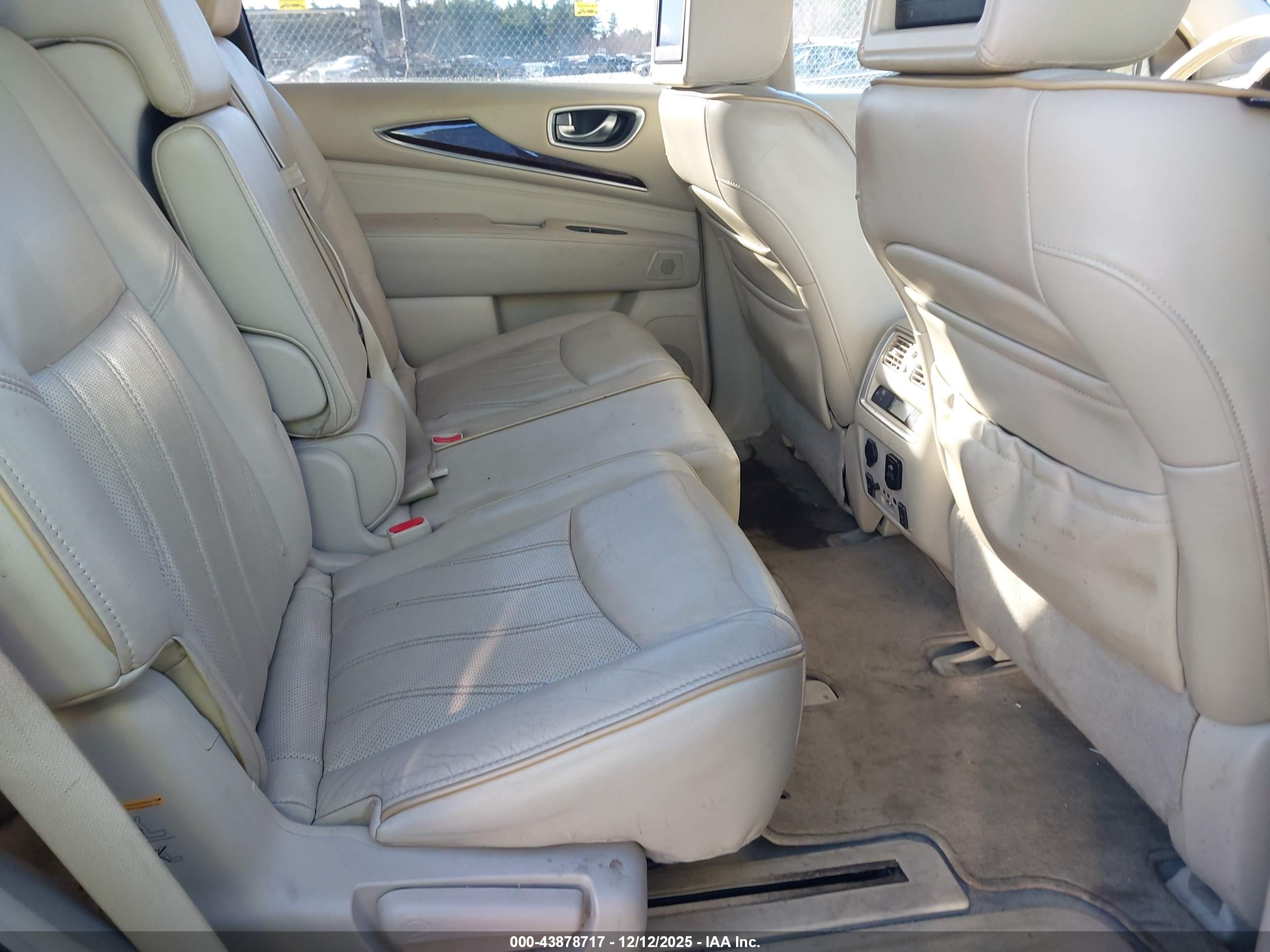 INFINITI JX35 image 8