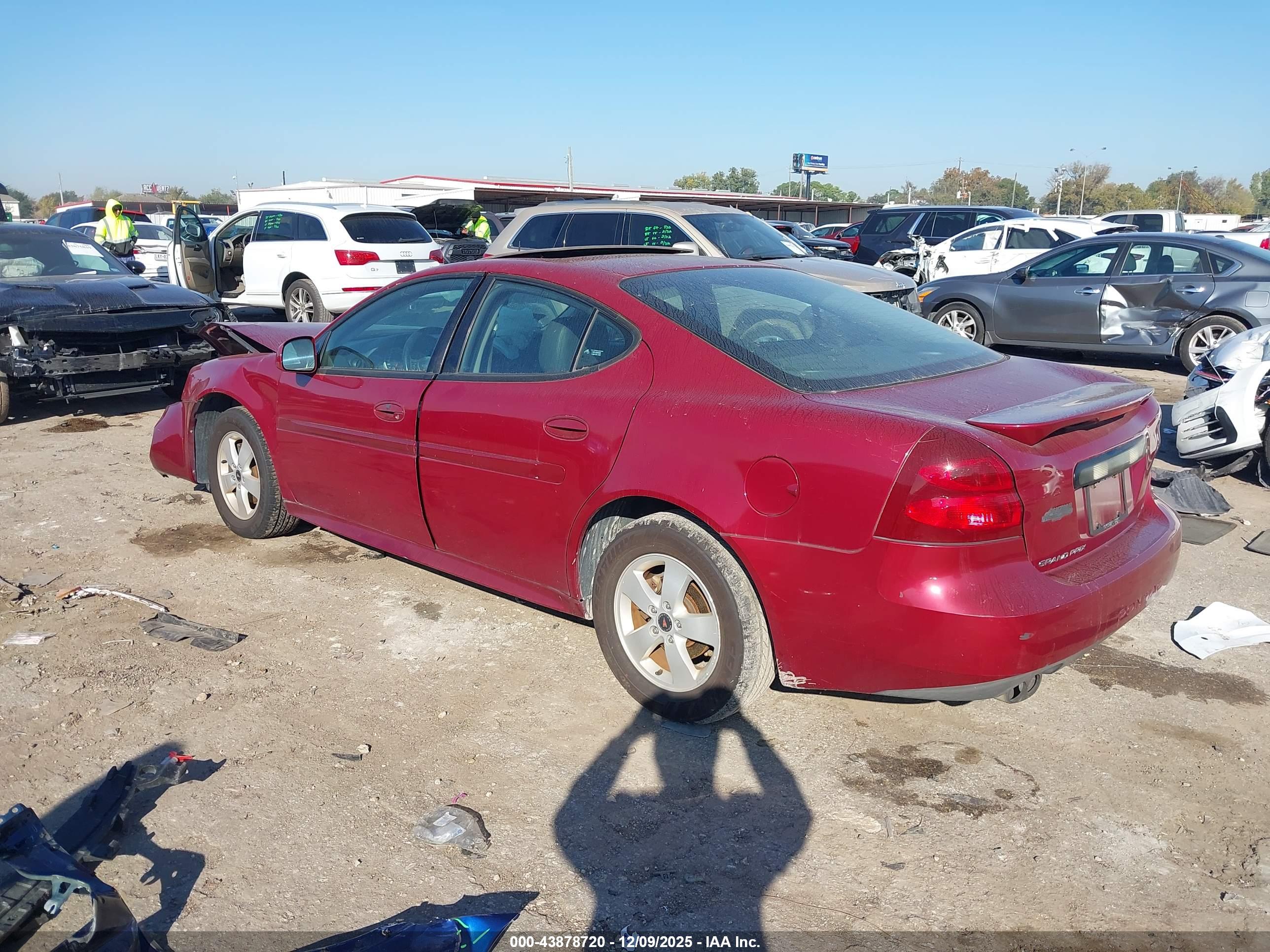 PONTIAC GRAND image 3
