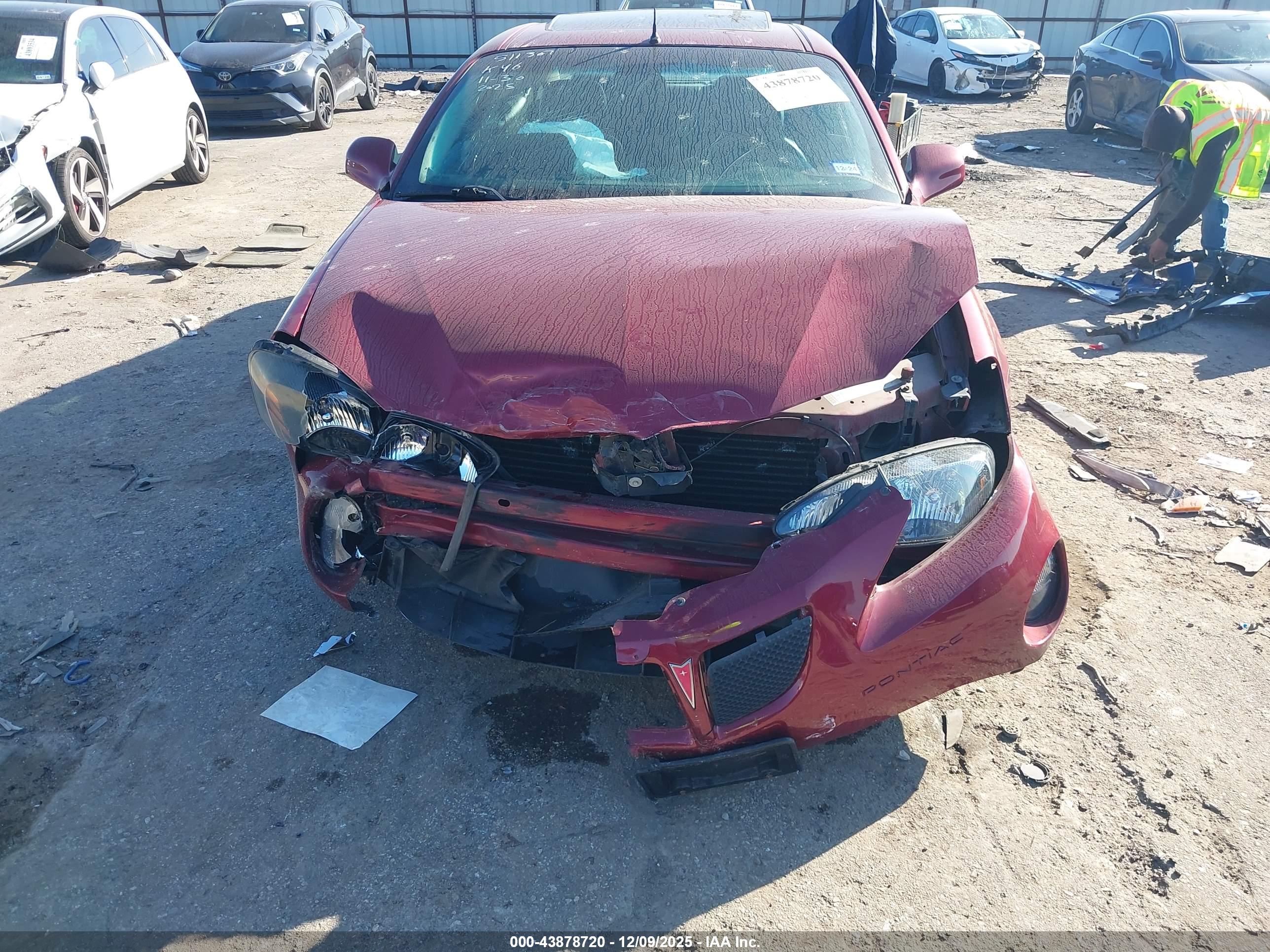 PONTIAC GRAND image 6