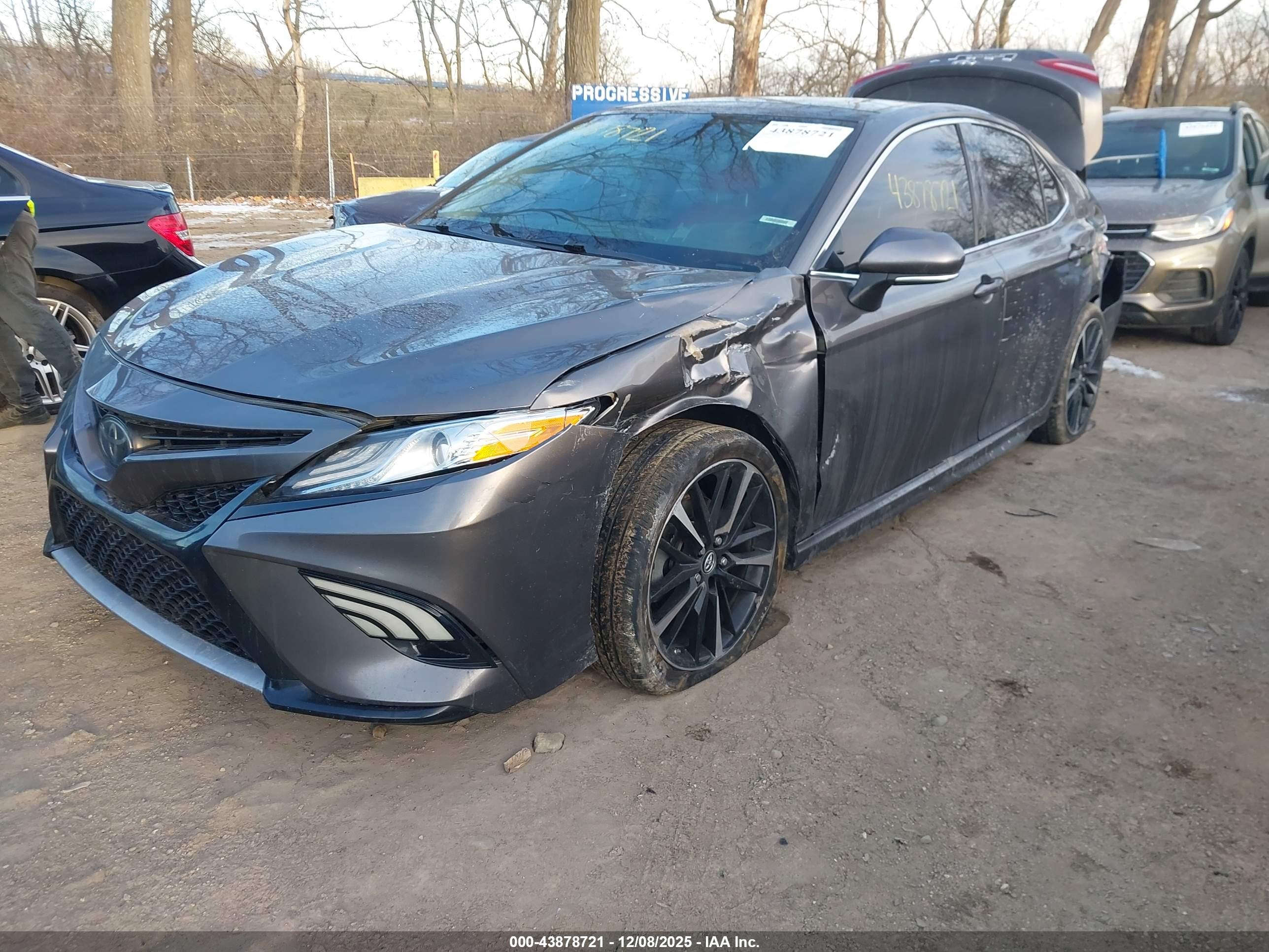 TOYOTA CAMRY image 2