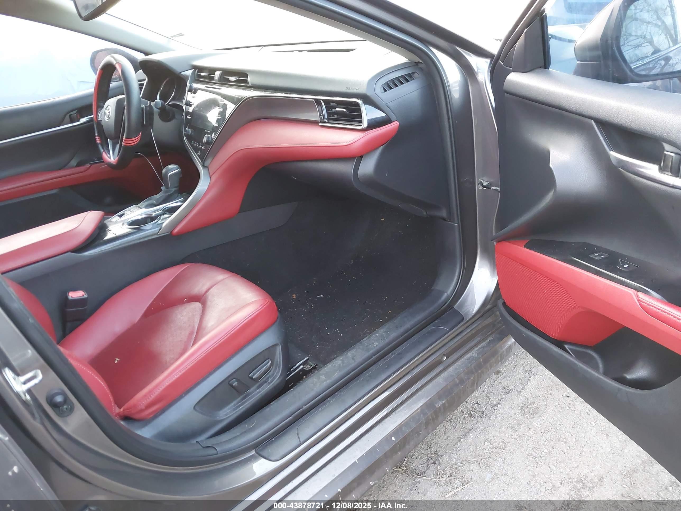 TOYOTA CAMRY image 5
