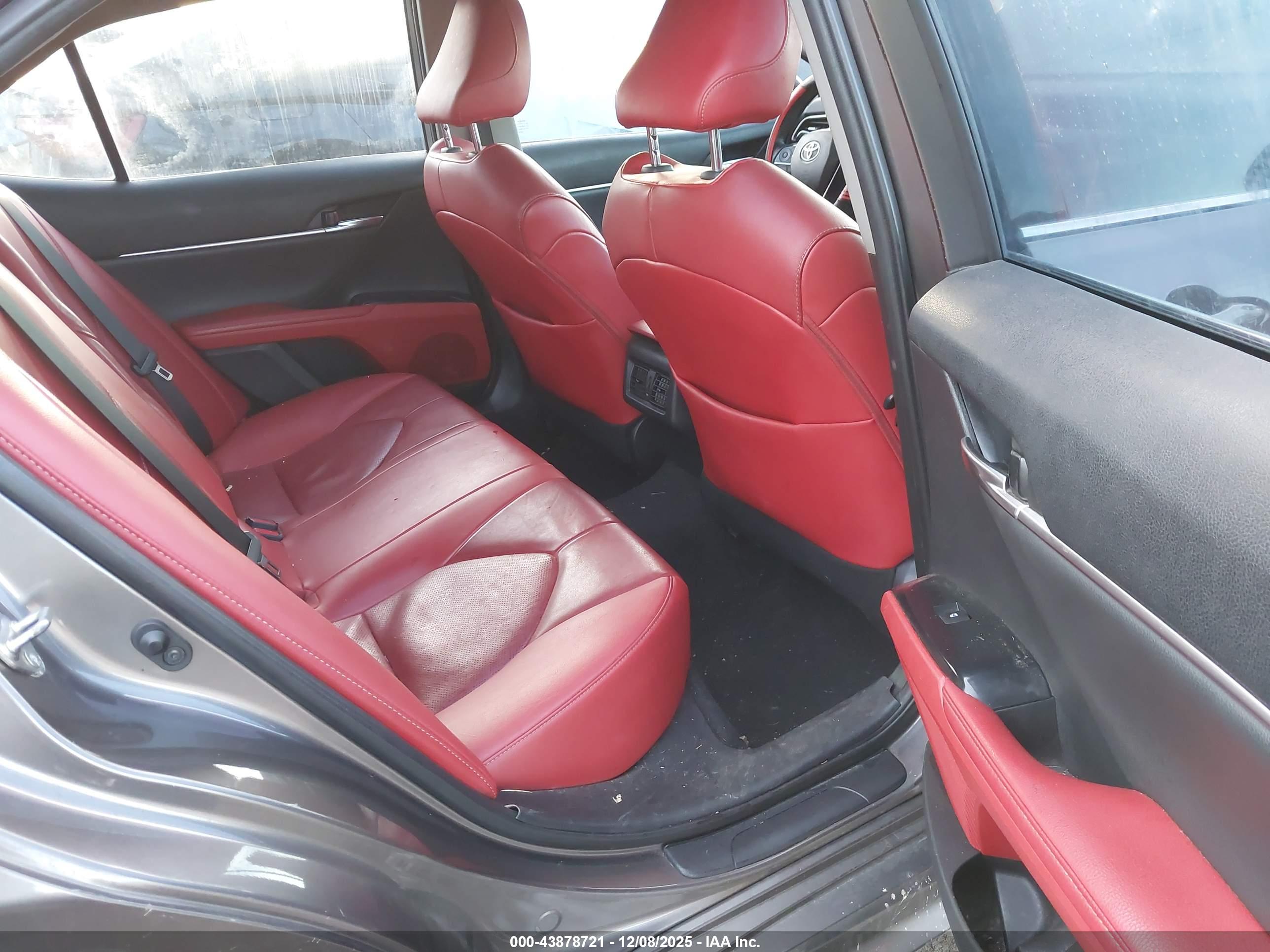 TOYOTA CAMRY image 8