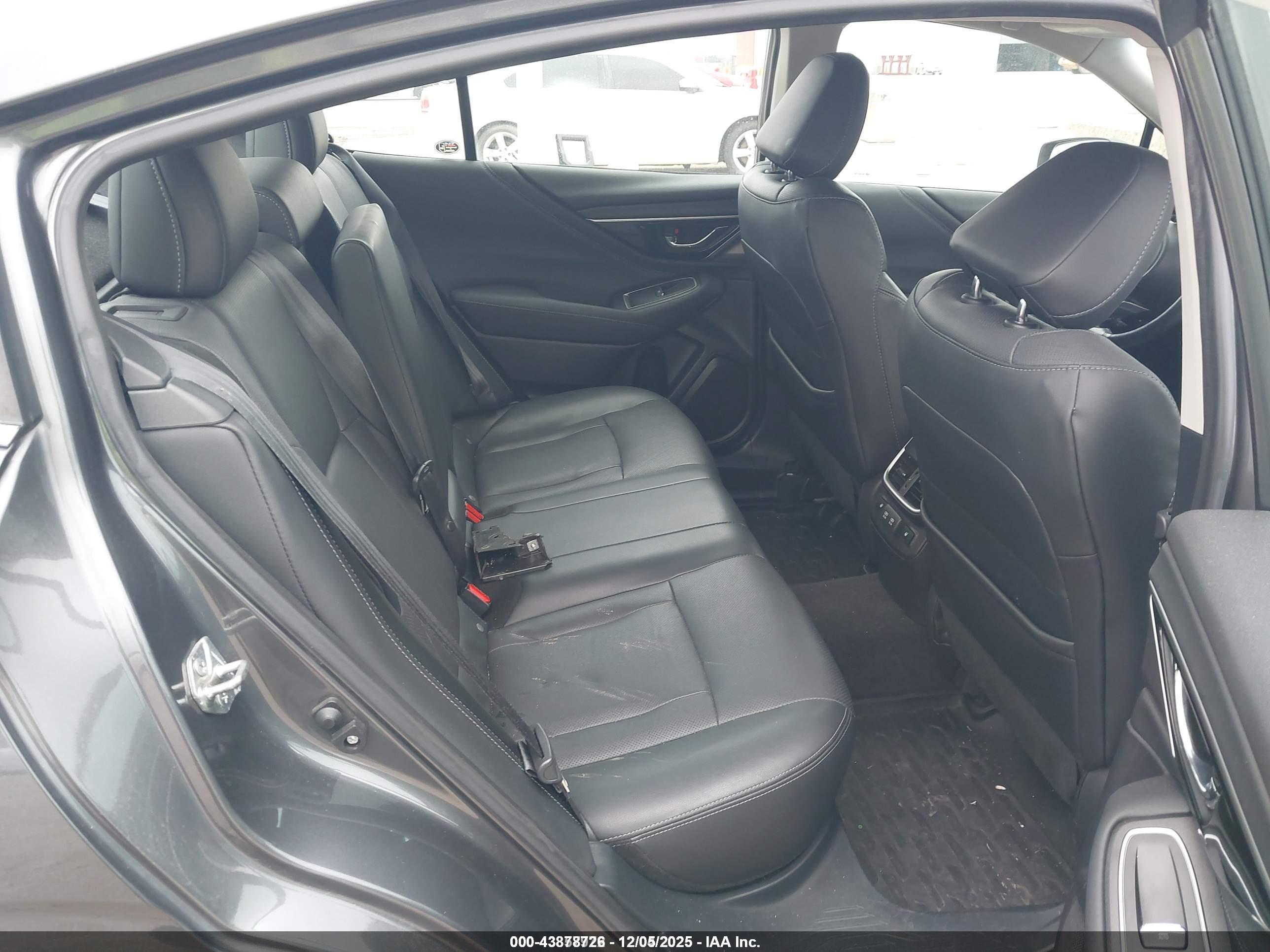 SUBARU LEGACY image 8
