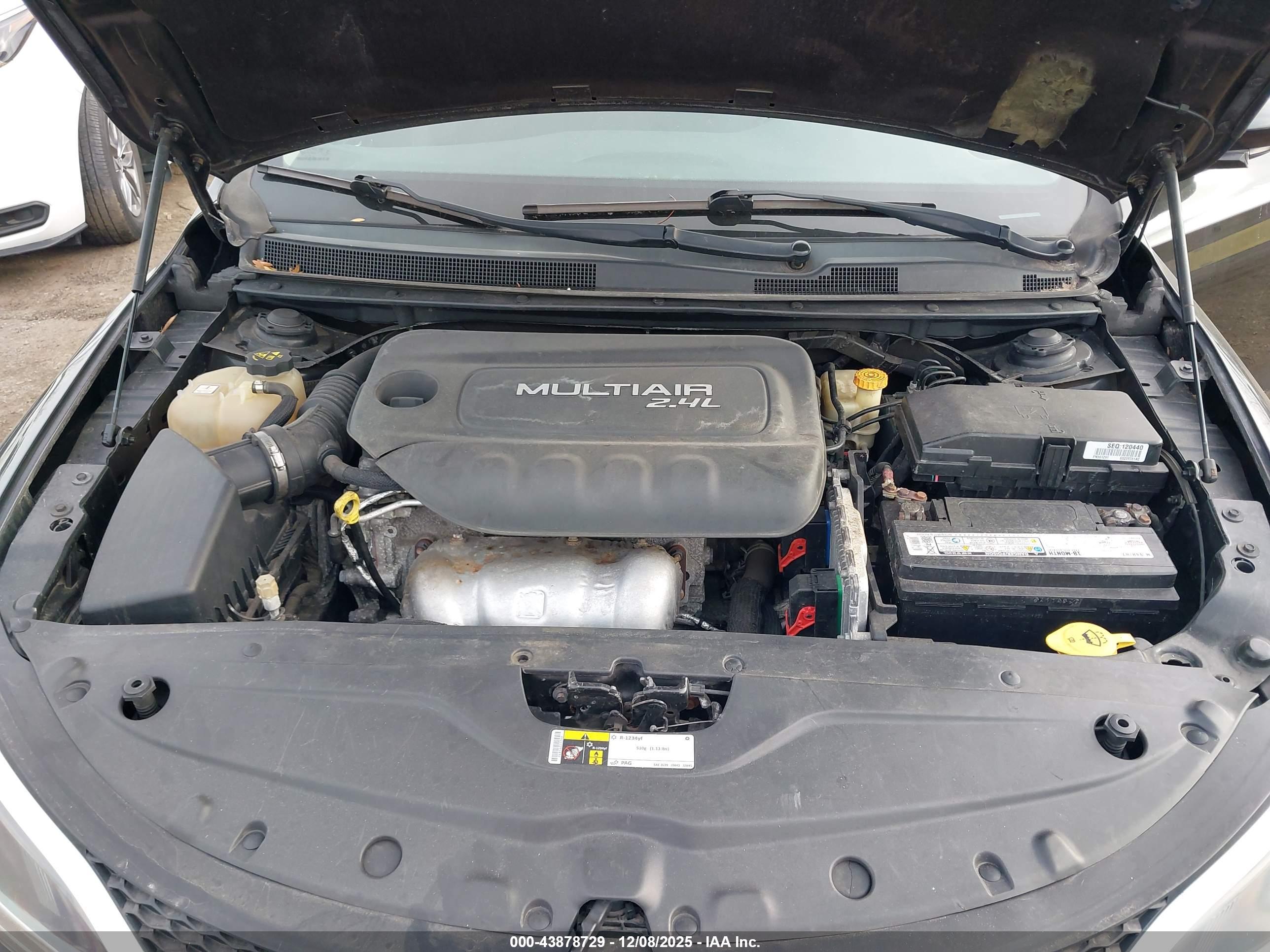 CHRYSLER 200 image 10
