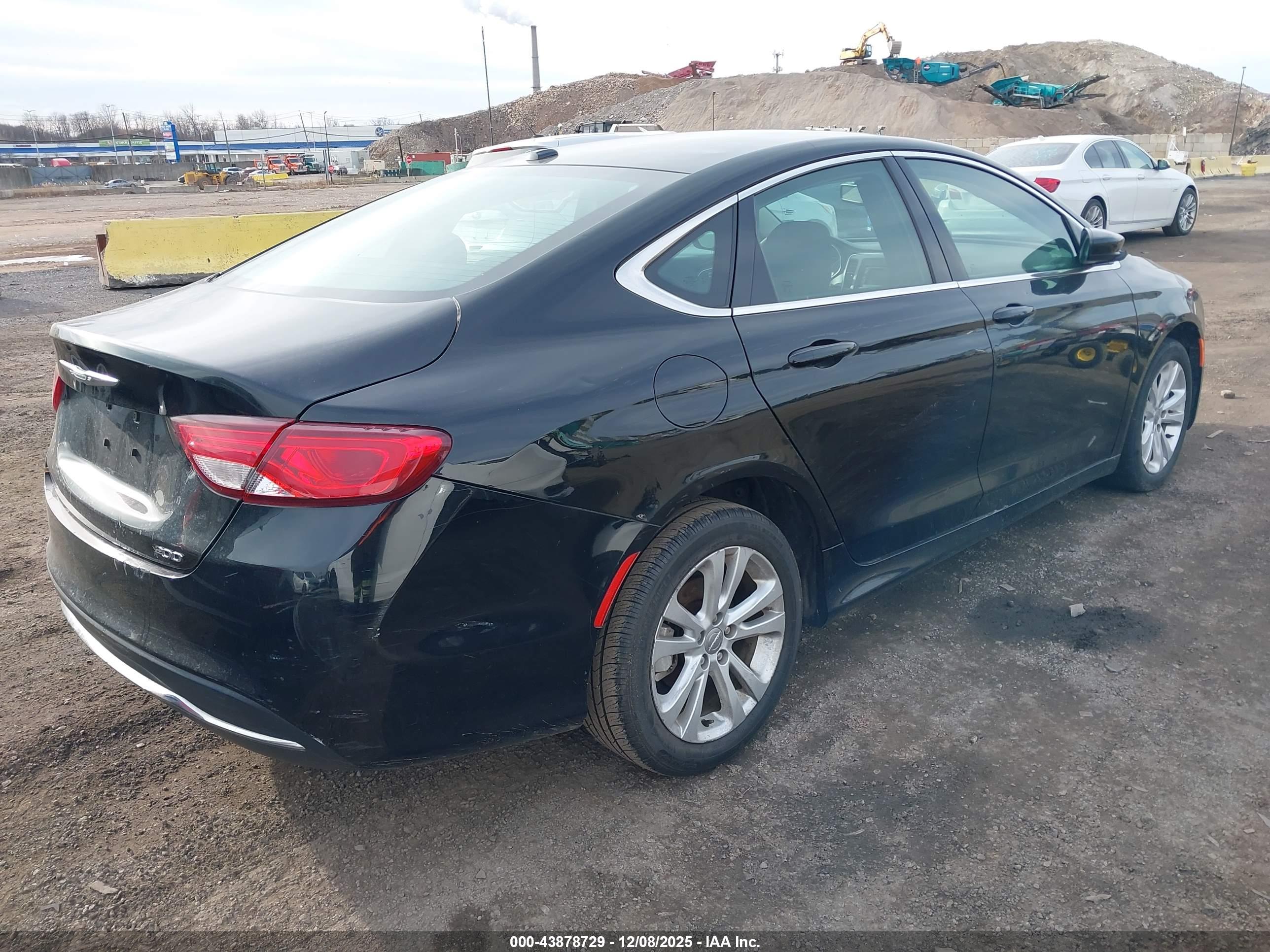 CHRYSLER 200 image 4