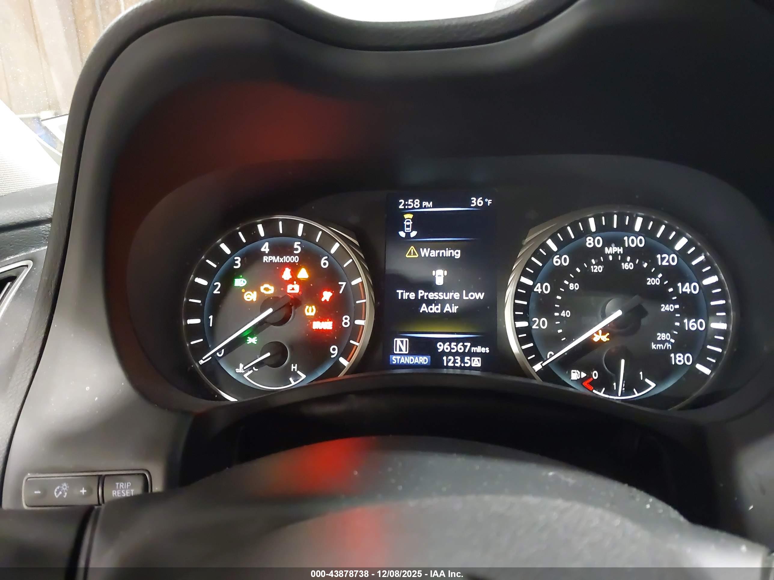 INFINITI Q50 image 7