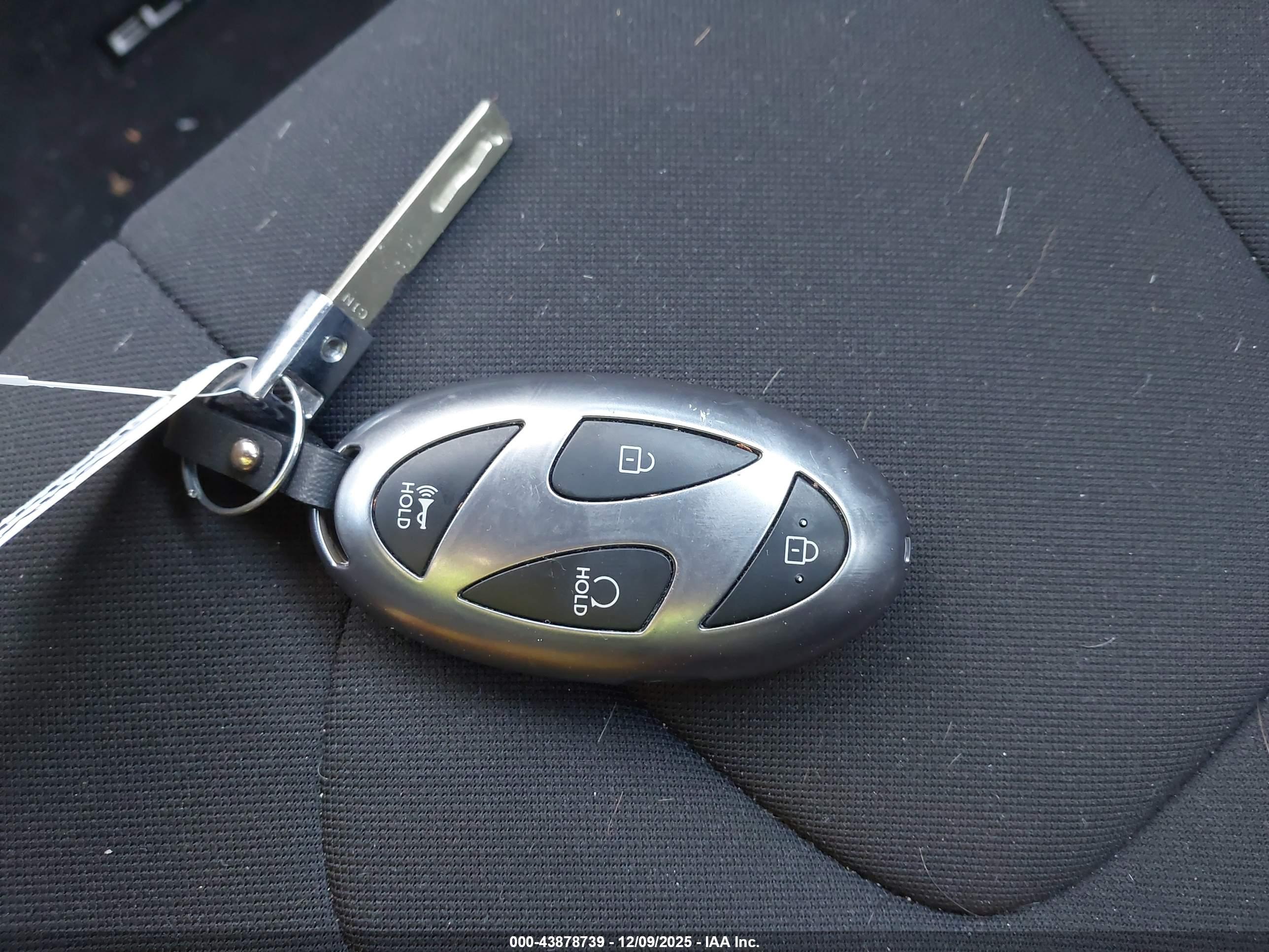 HYUNDAI ELANTRA image 11