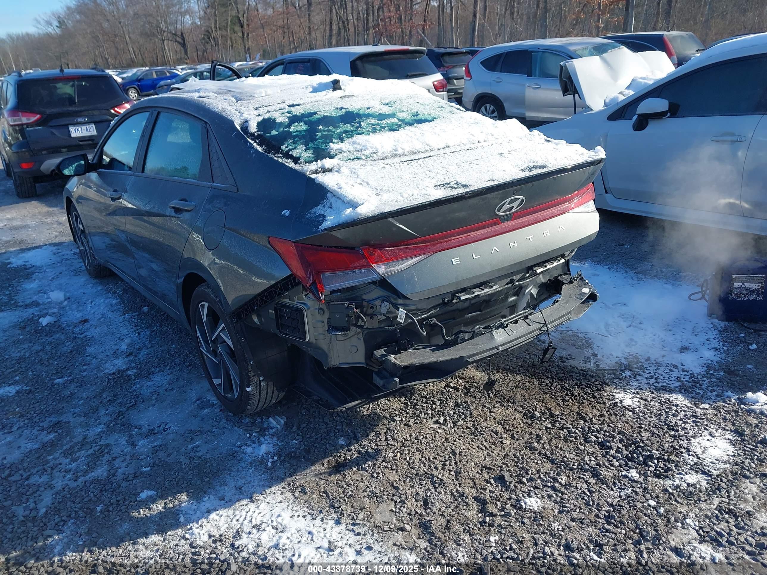 HYUNDAI ELANTRA image 3