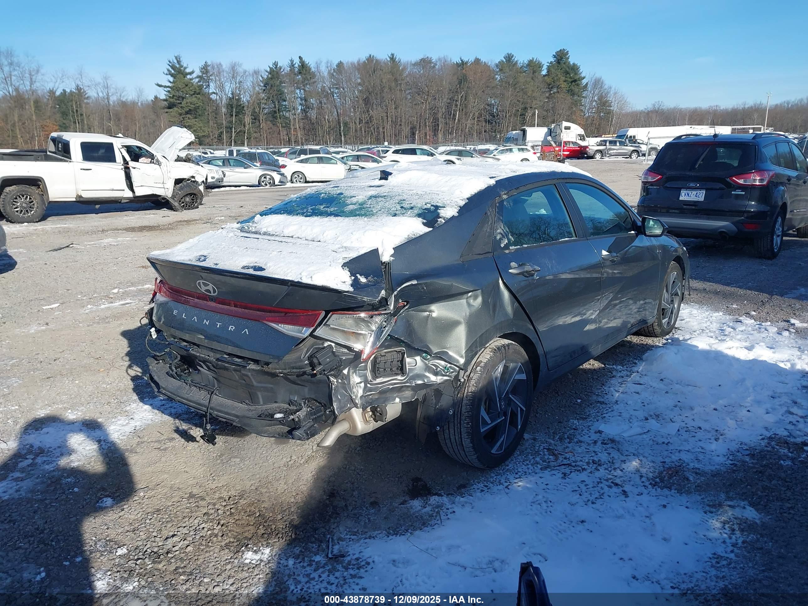 HYUNDAI ELANTRA image 4