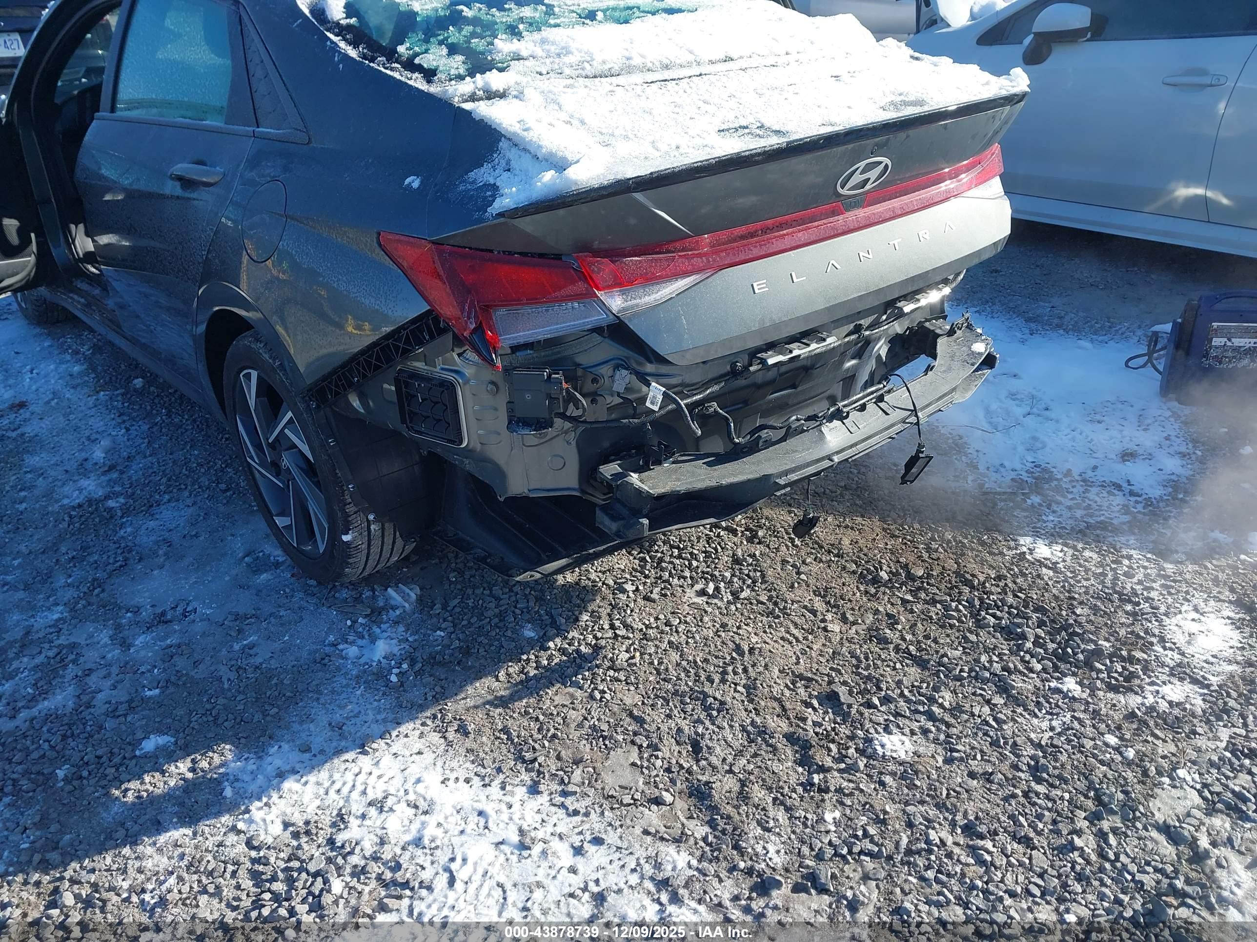 HYUNDAI ELANTRA image 6