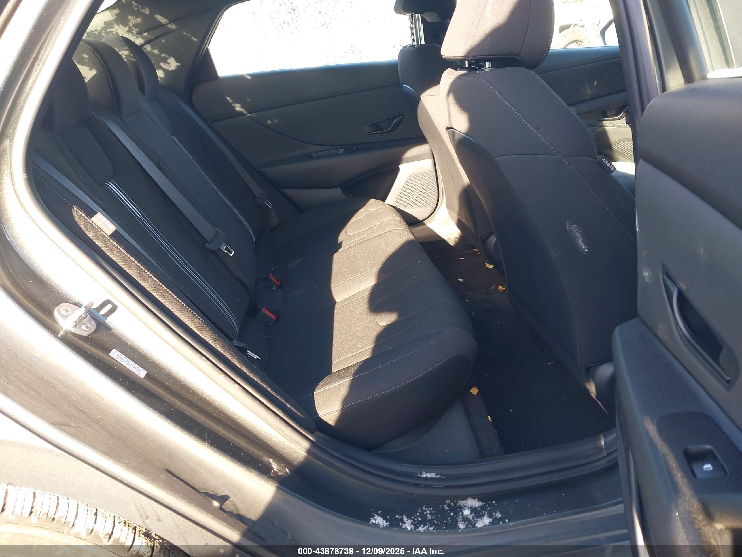 HYUNDAI ELANTRA image 8
