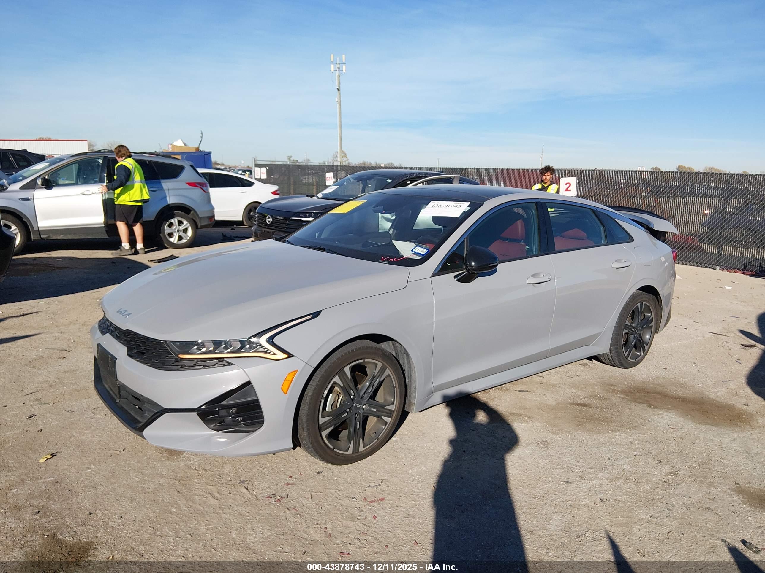 KIA K5 image 2