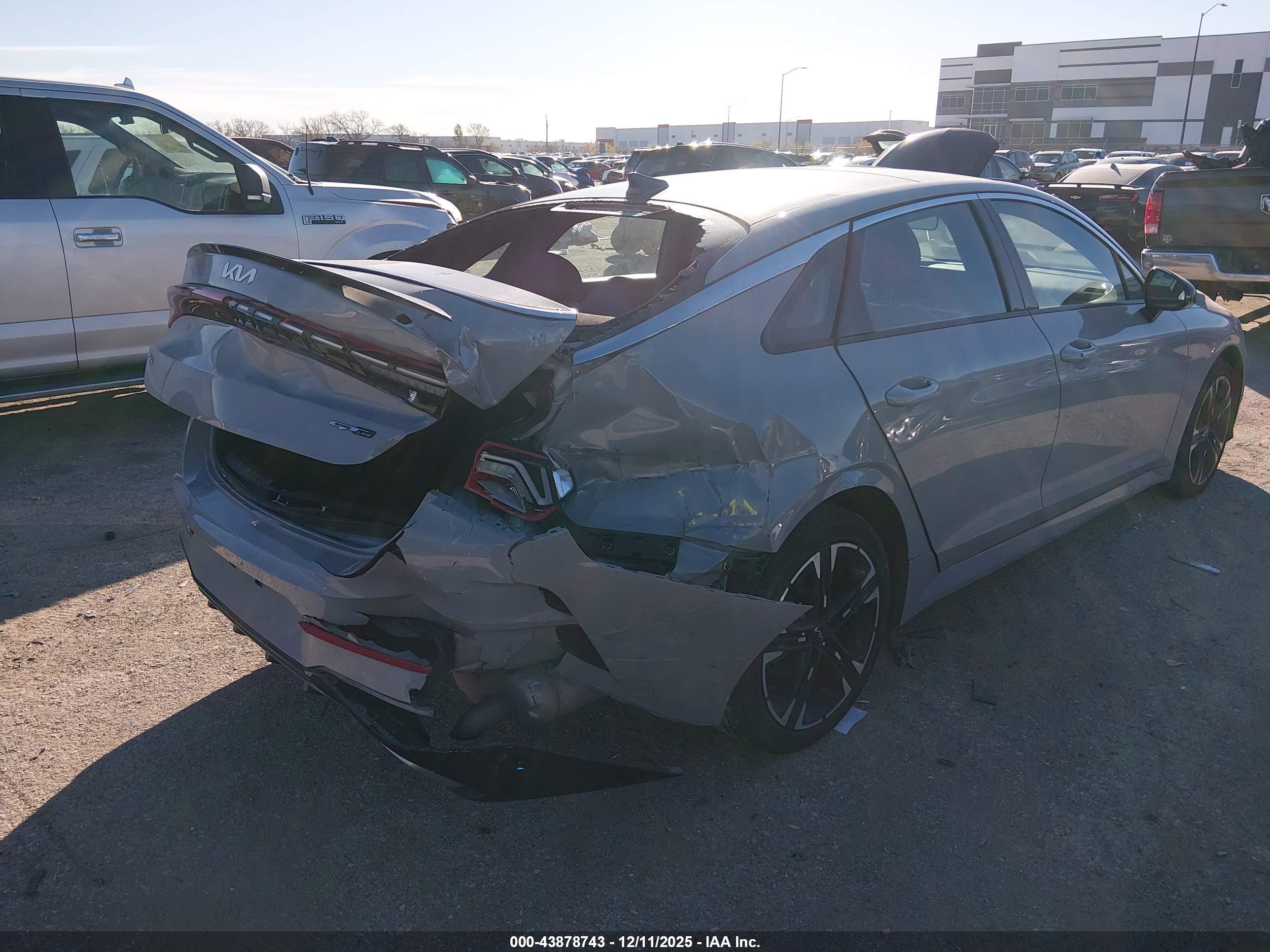 KIA K5 image 6