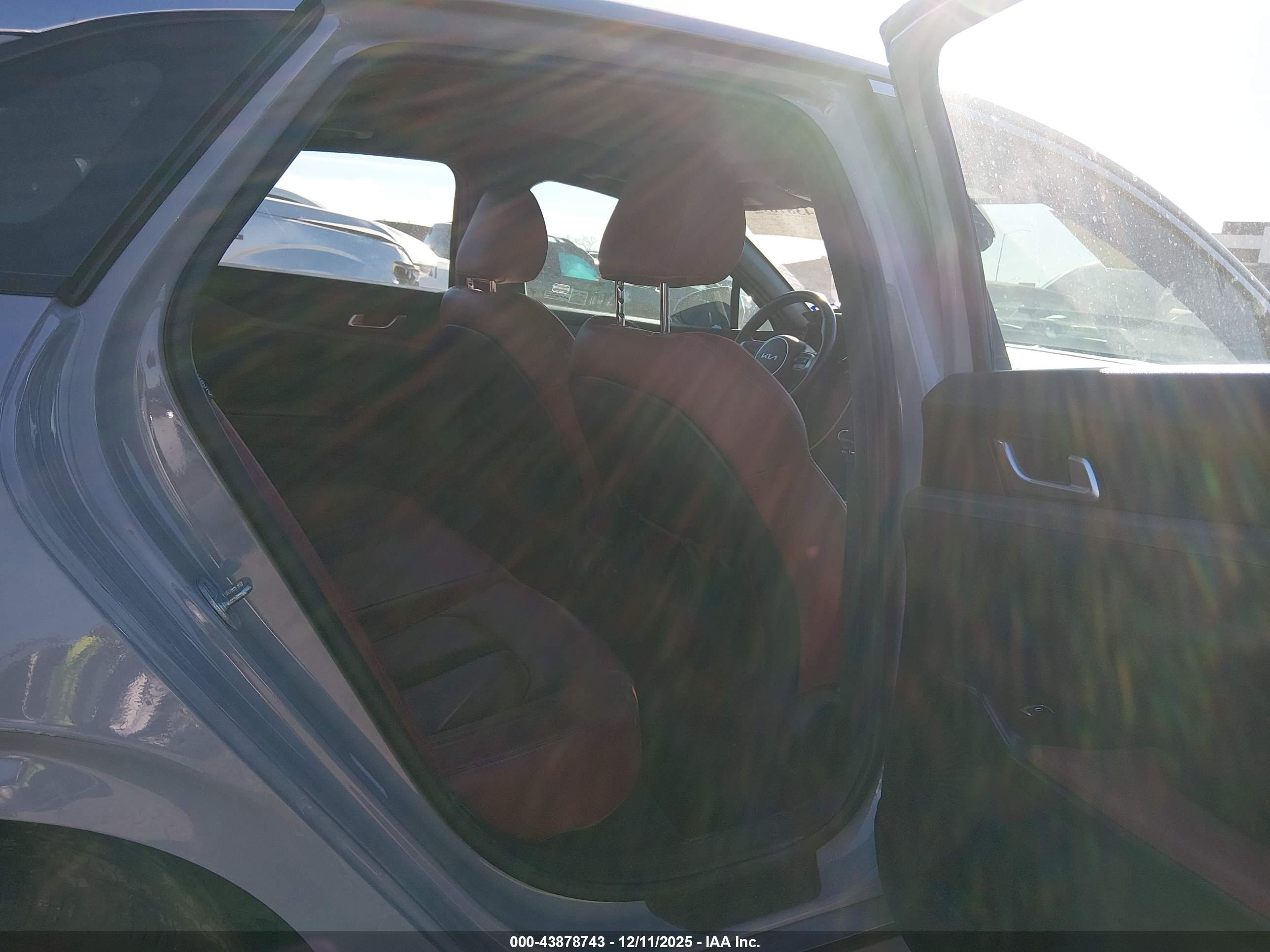 KIA K5 image 8