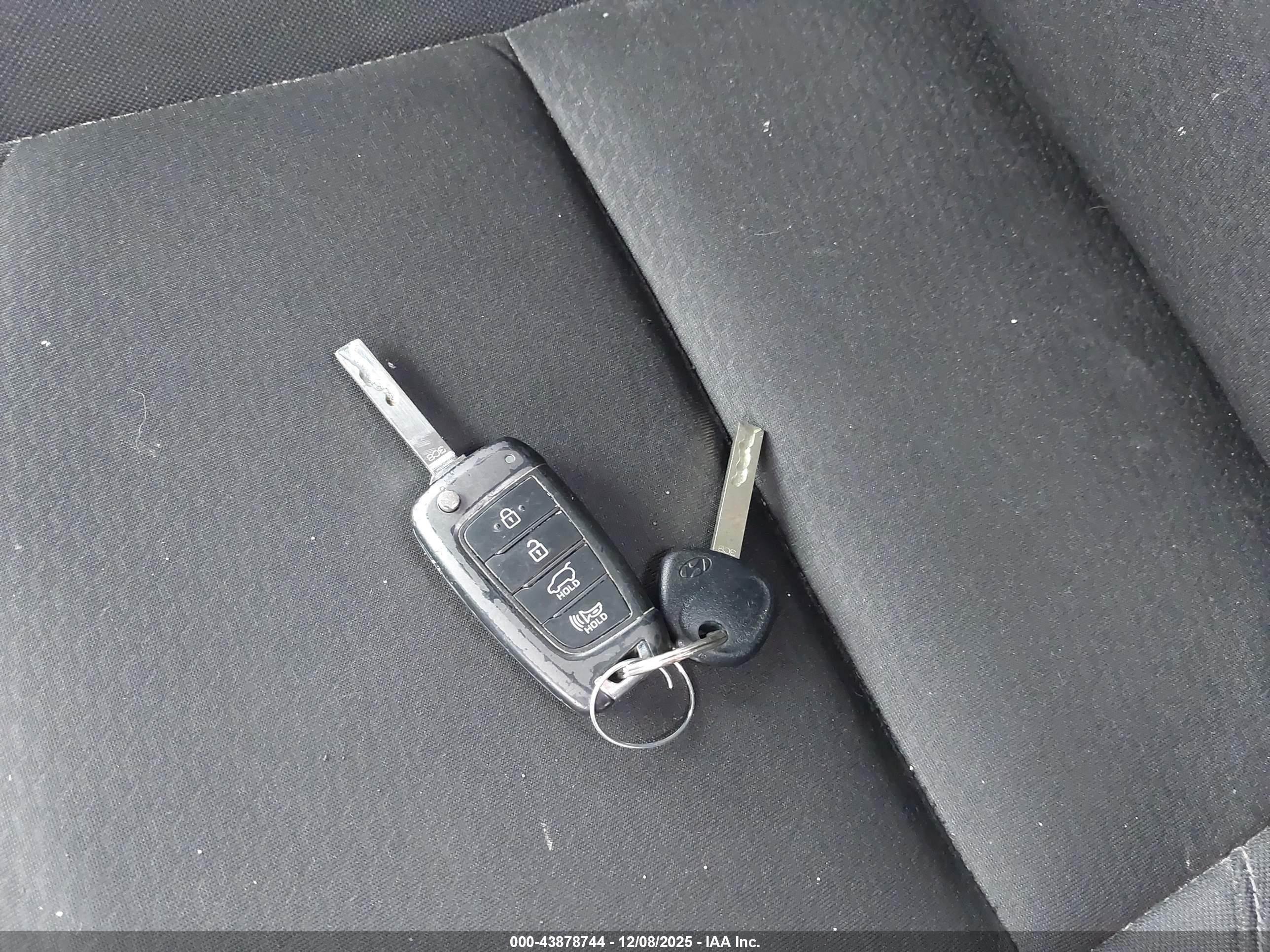HYUNDAI ELANTRA image 11