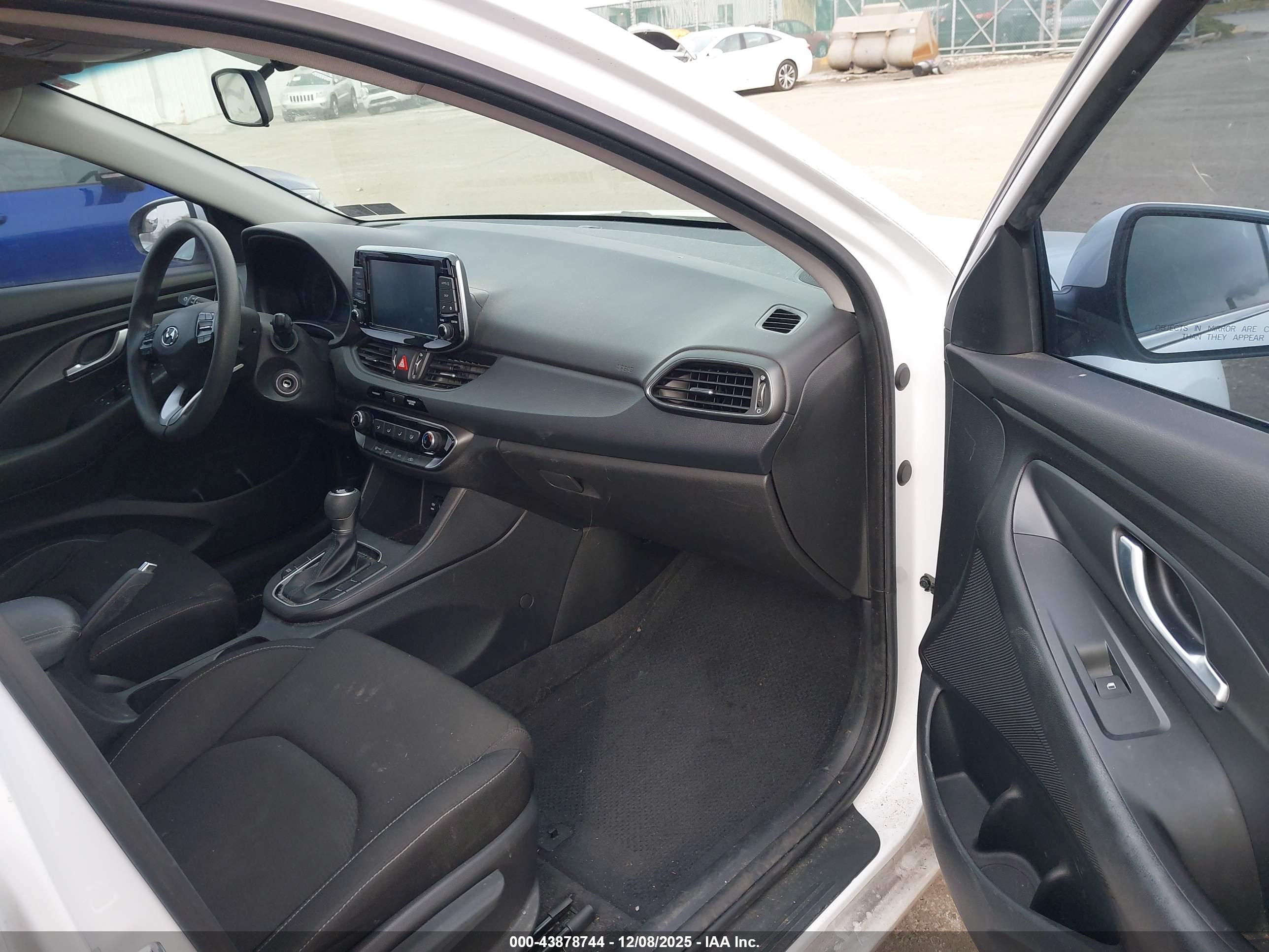 HYUNDAI ELANTRA image 5