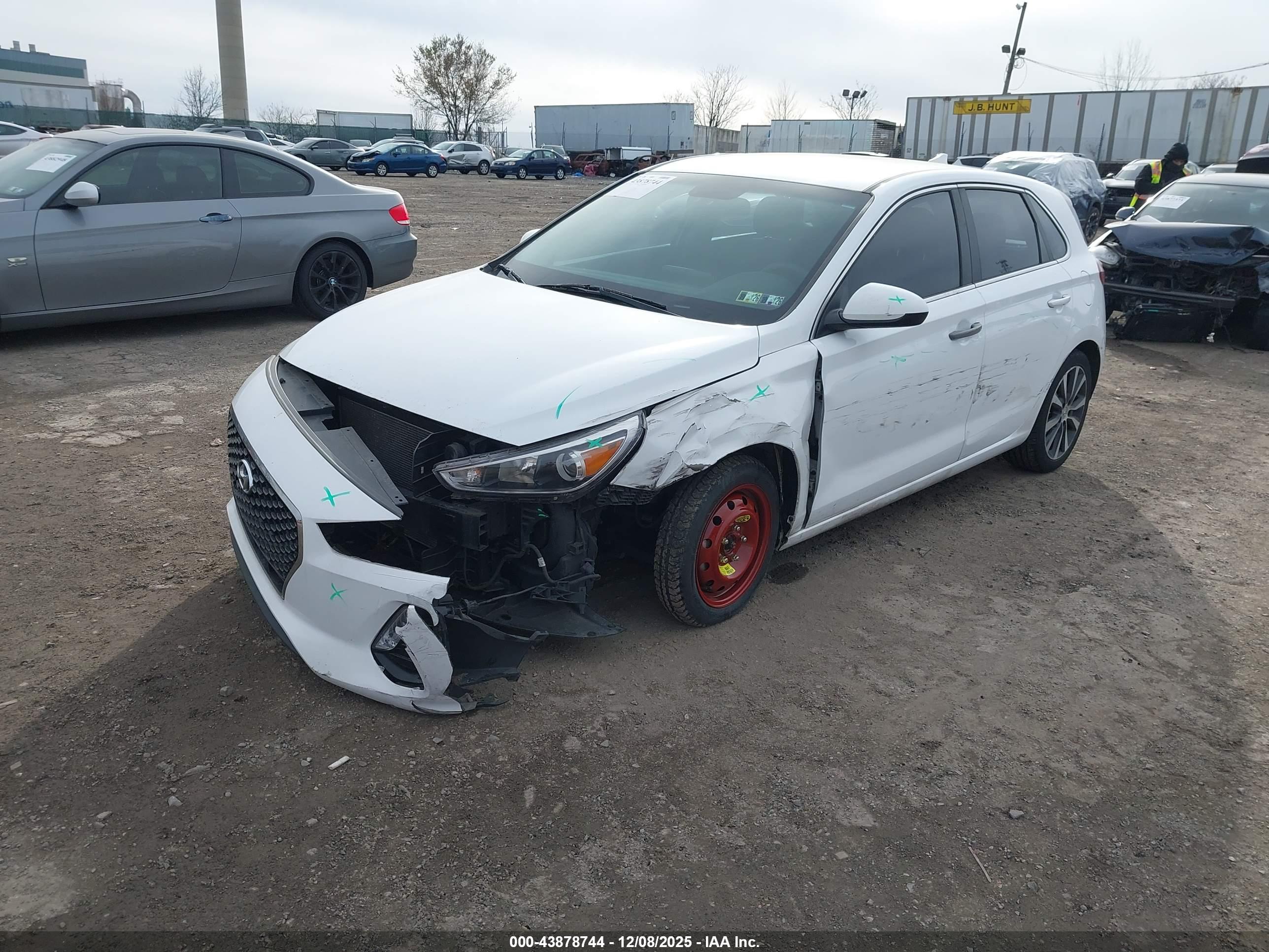 HYUNDAI ELANTRA image 6