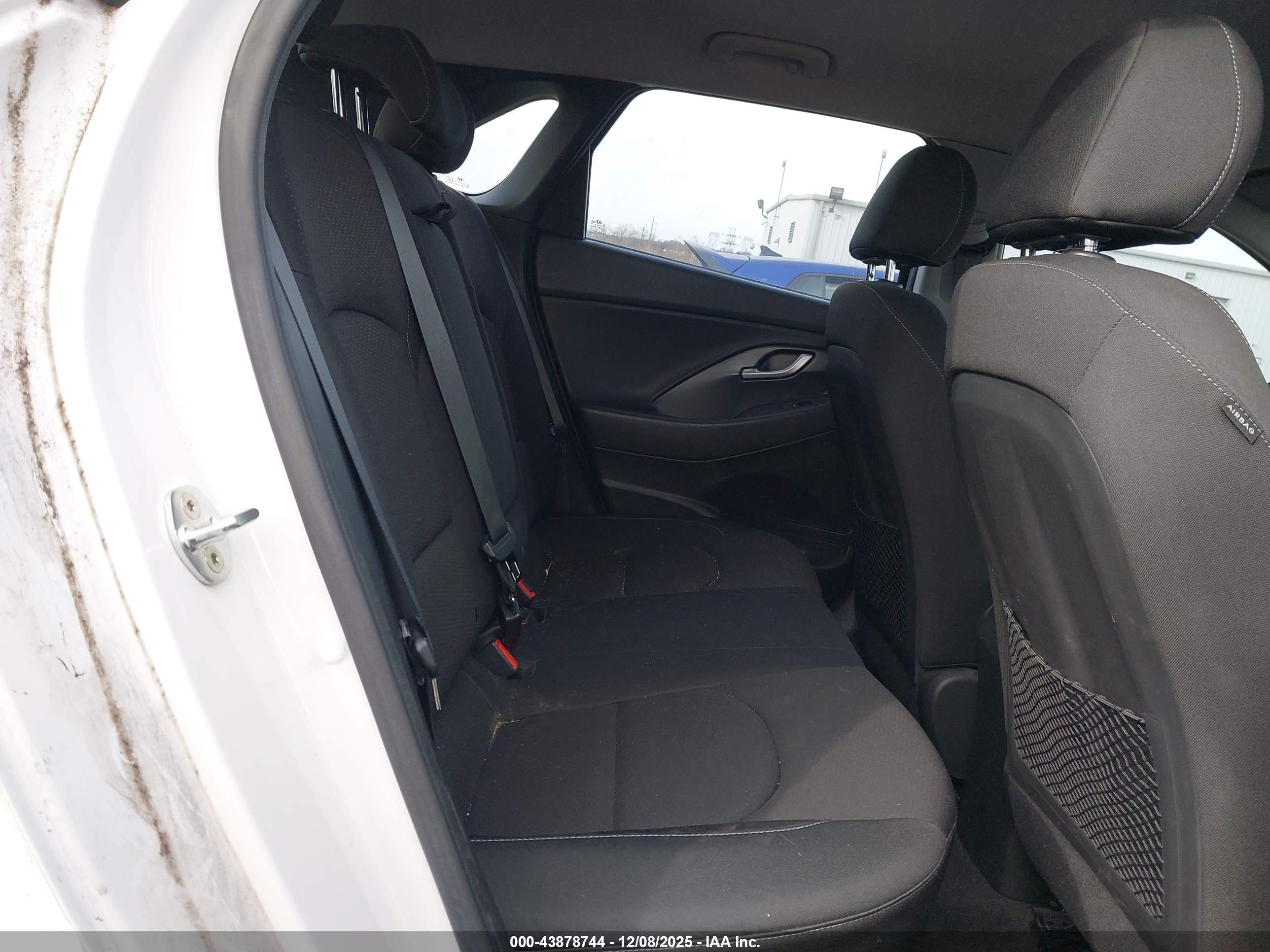 HYUNDAI ELANTRA image 8