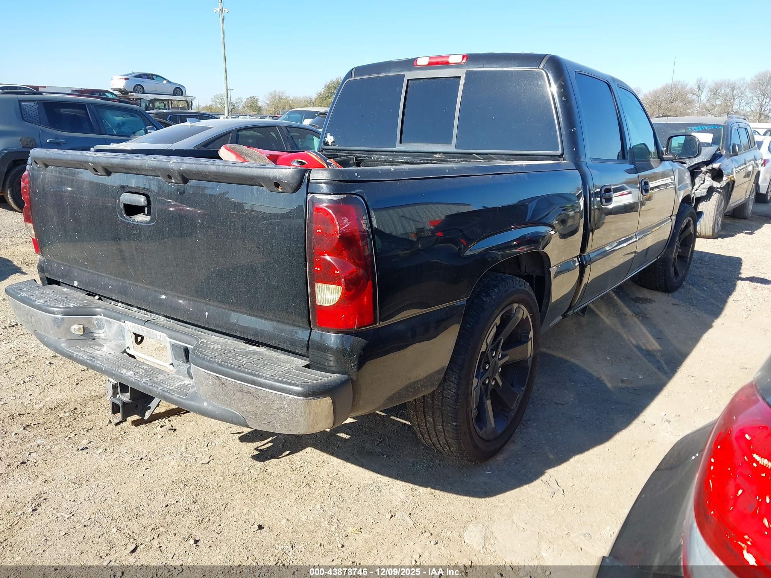 CHEVROLET SILVERADO image 4