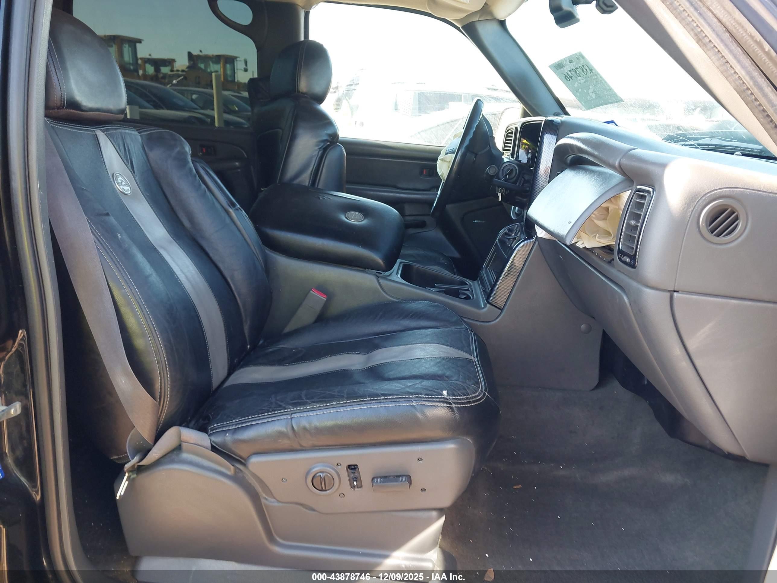 CHEVROLET SILVERADO image 5