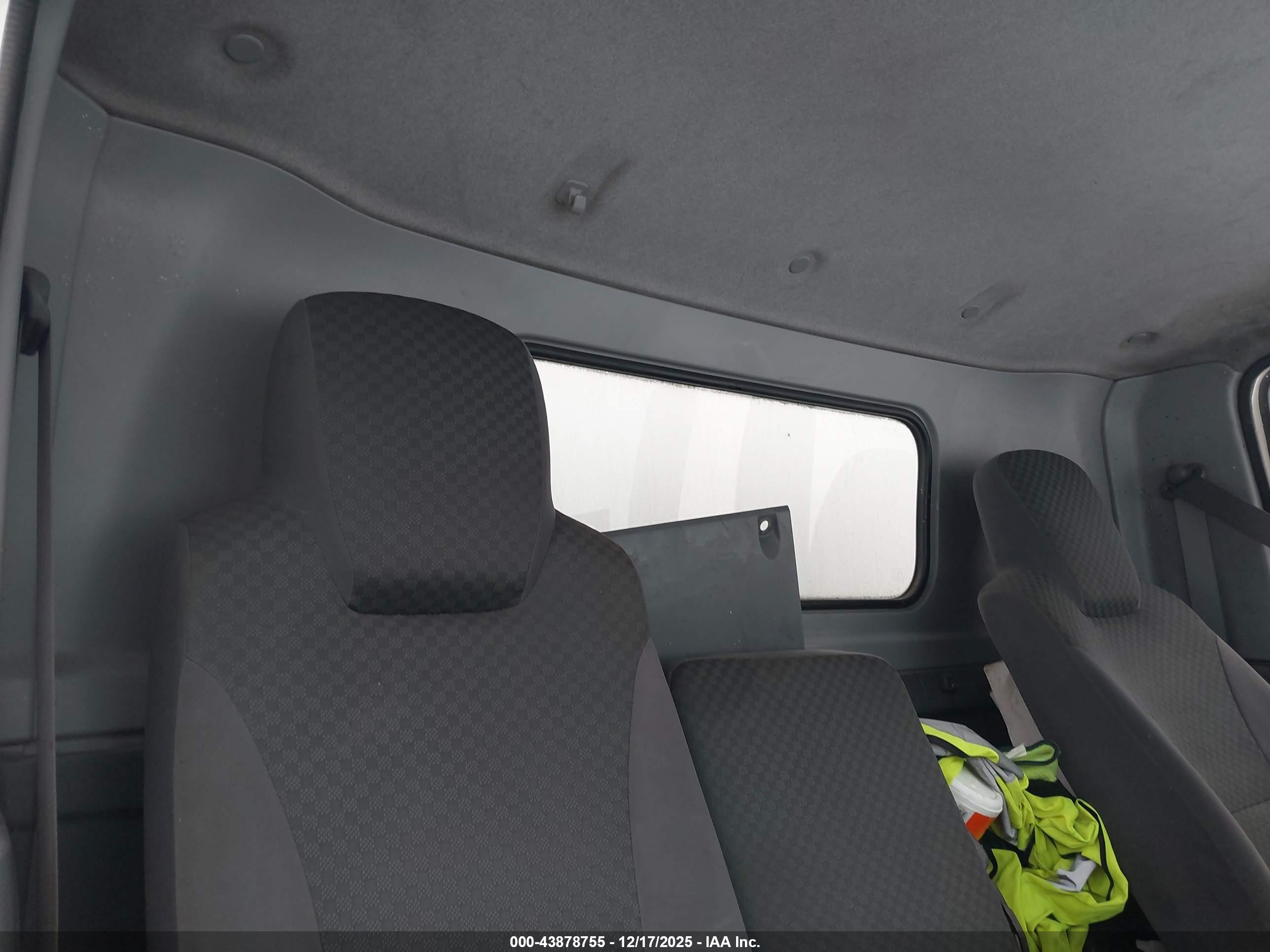 ISUZU NPR image 7