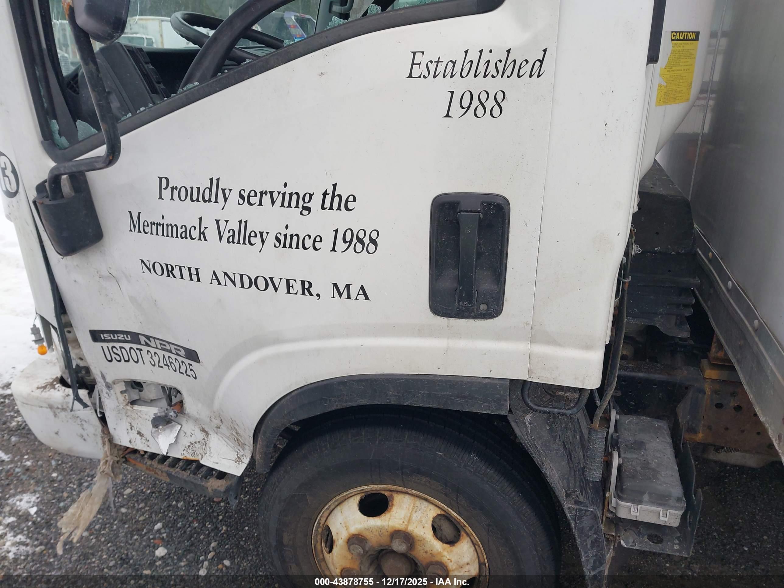 ISUZU NPR image 9